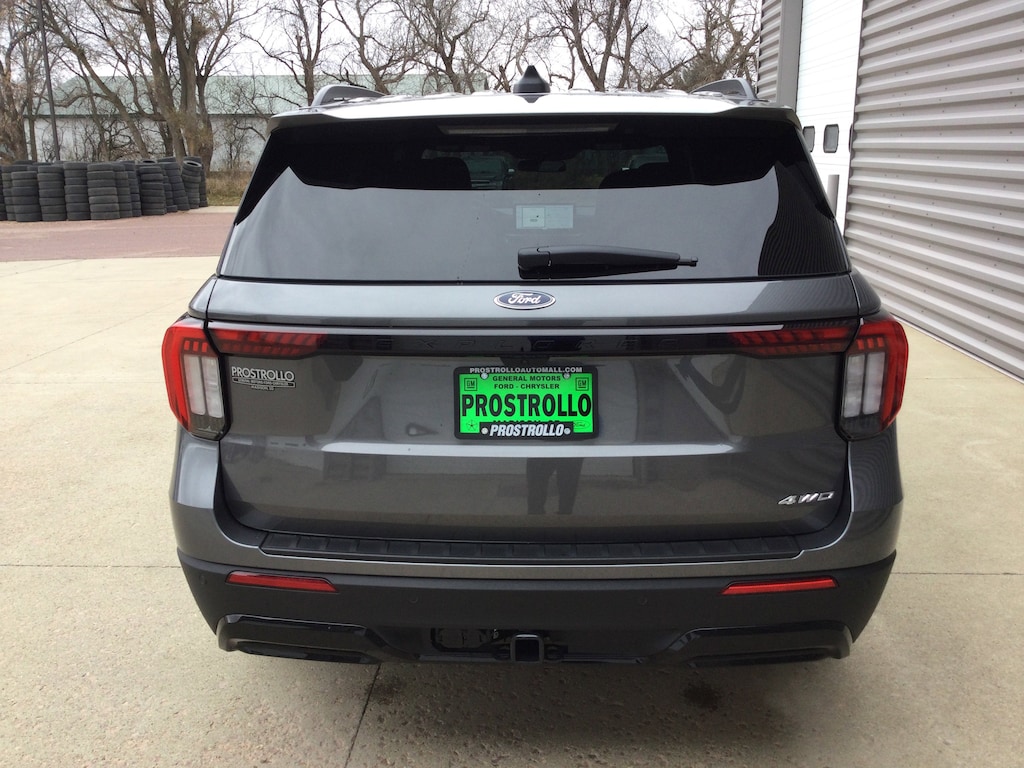 2026 Ford Explorer ST-Line photo 3