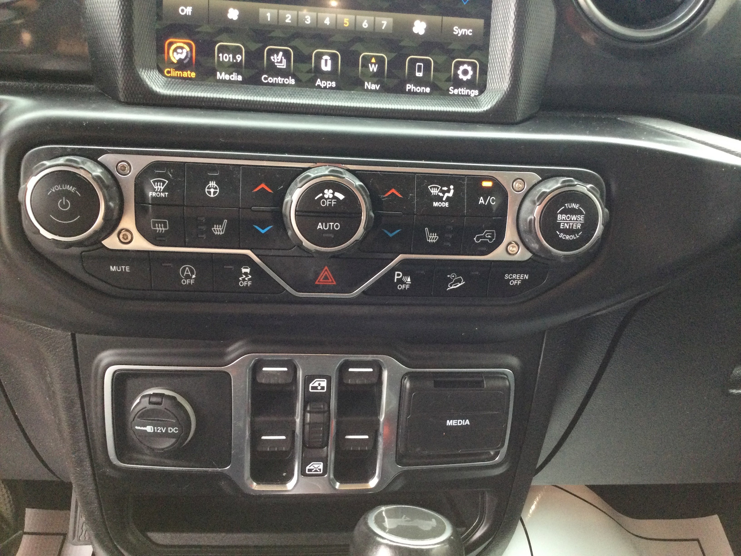 2020 Jeep Wrangler Unlimited Sahara Altitude - Photo 13