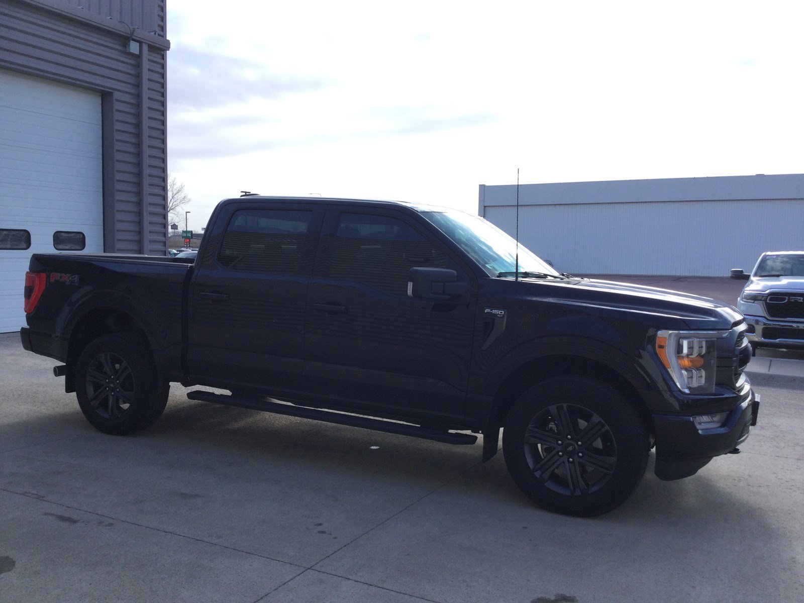 2023 Ford F-150 XLT photo 3