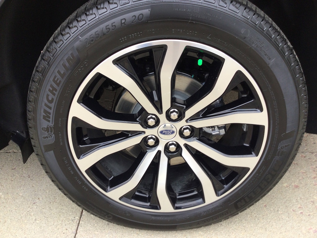 2026 Ford Explorer ST-Line photo 4