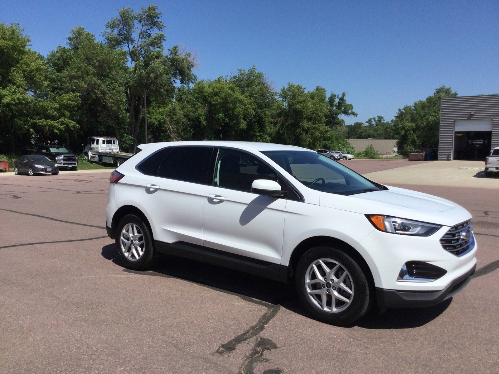 2022 Ford Edge SEL photo 3