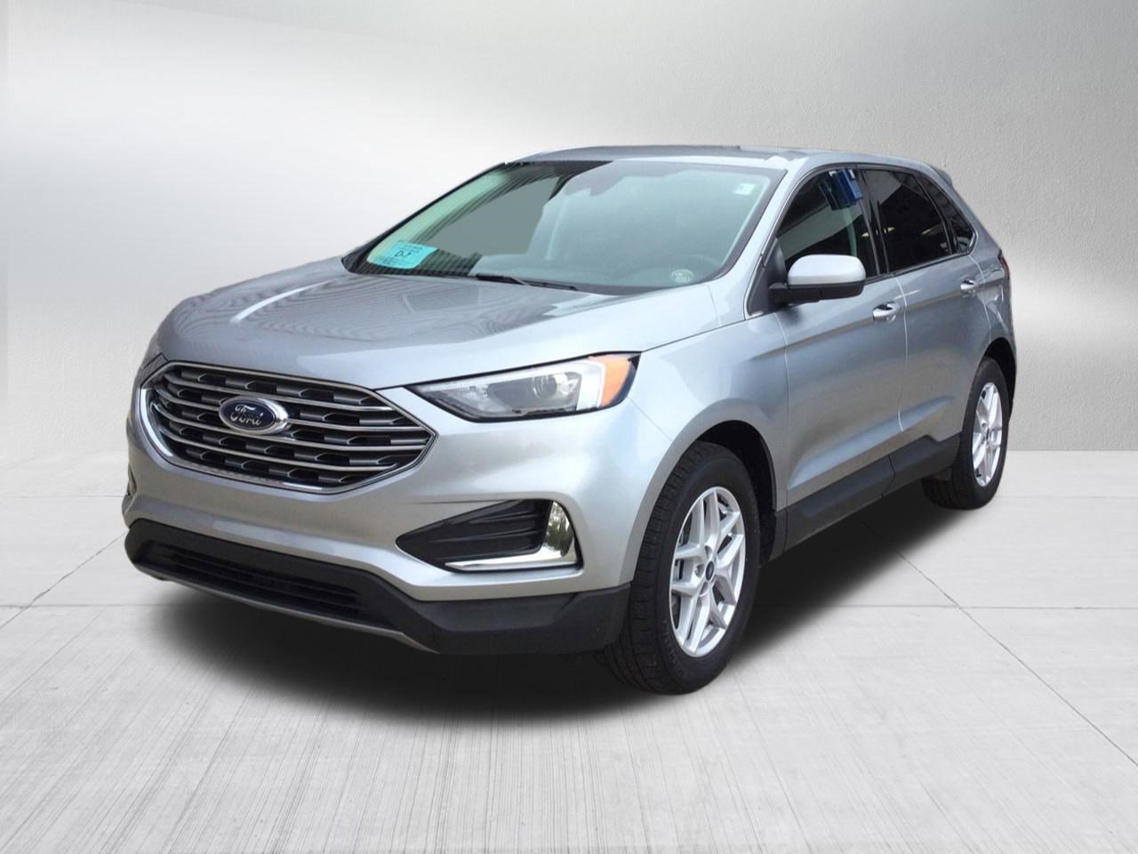 2022 Ford Edge SEL photo 2