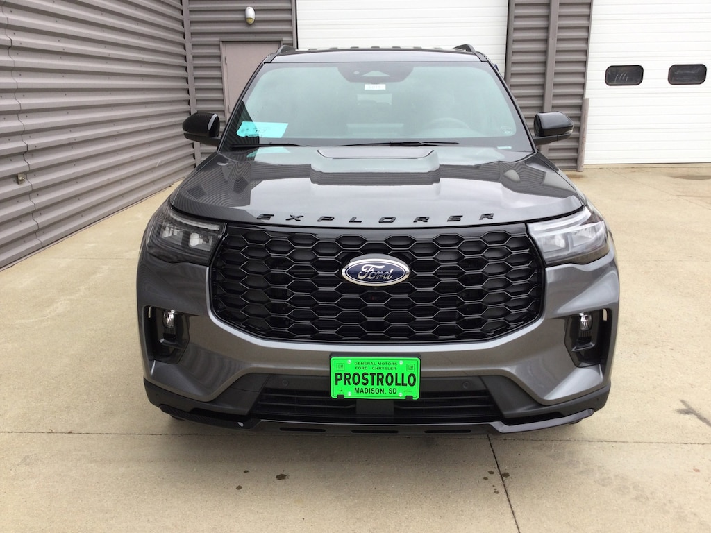 2026 Ford Explorer ST-Line photo 2