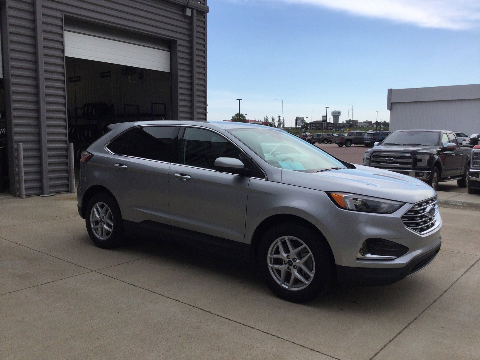 2022 Ford Edge SEL photo 4