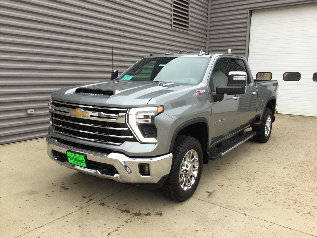 2026 Chevrolet Silverado 3500HD LTZ photo 2