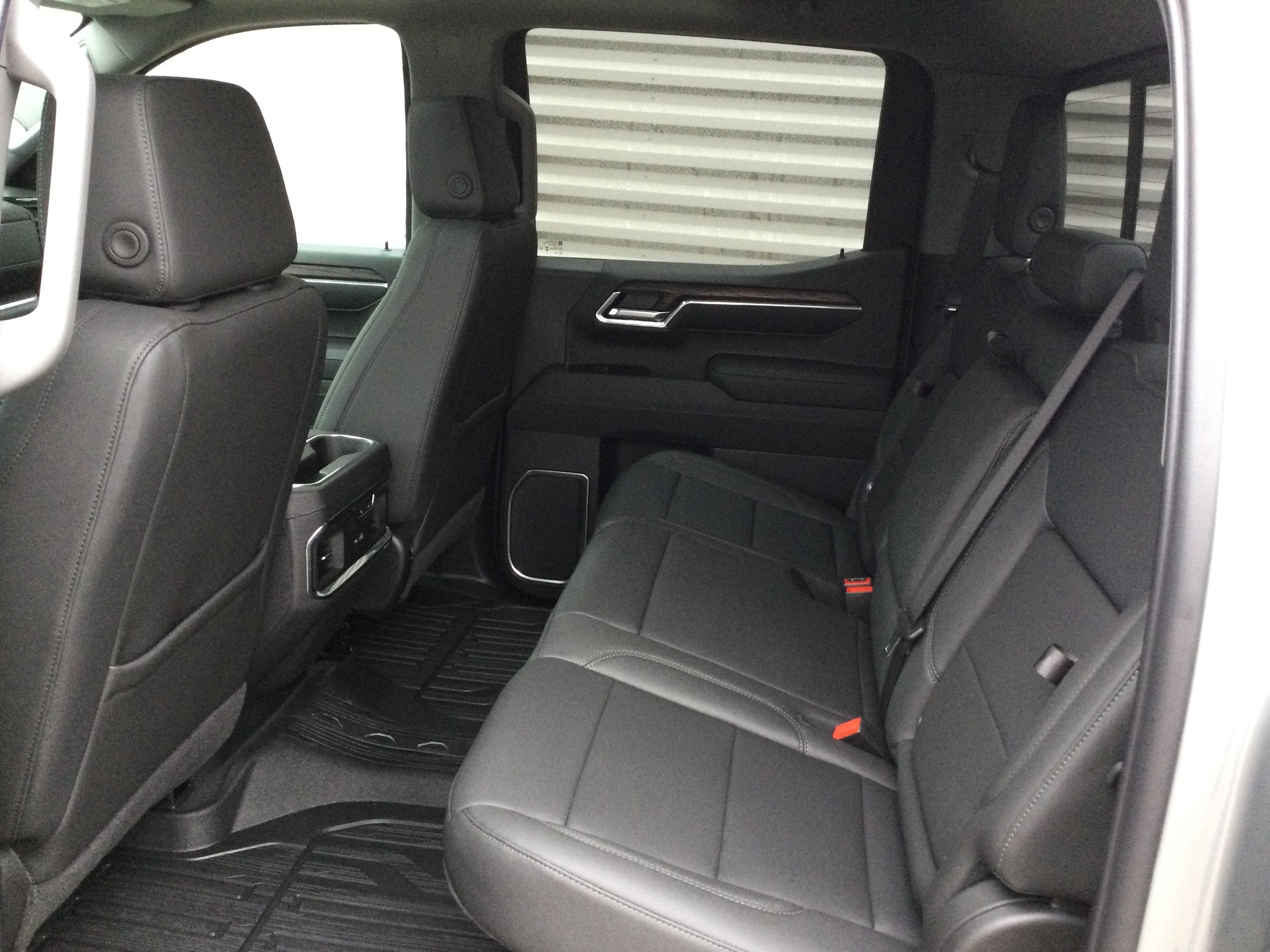 2026 GMC Sierra 1500 SLT - Photo 8