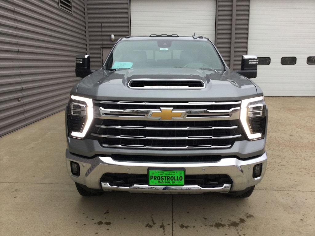 2026 Chevrolet Silverado 3500HD LTZ photo 3