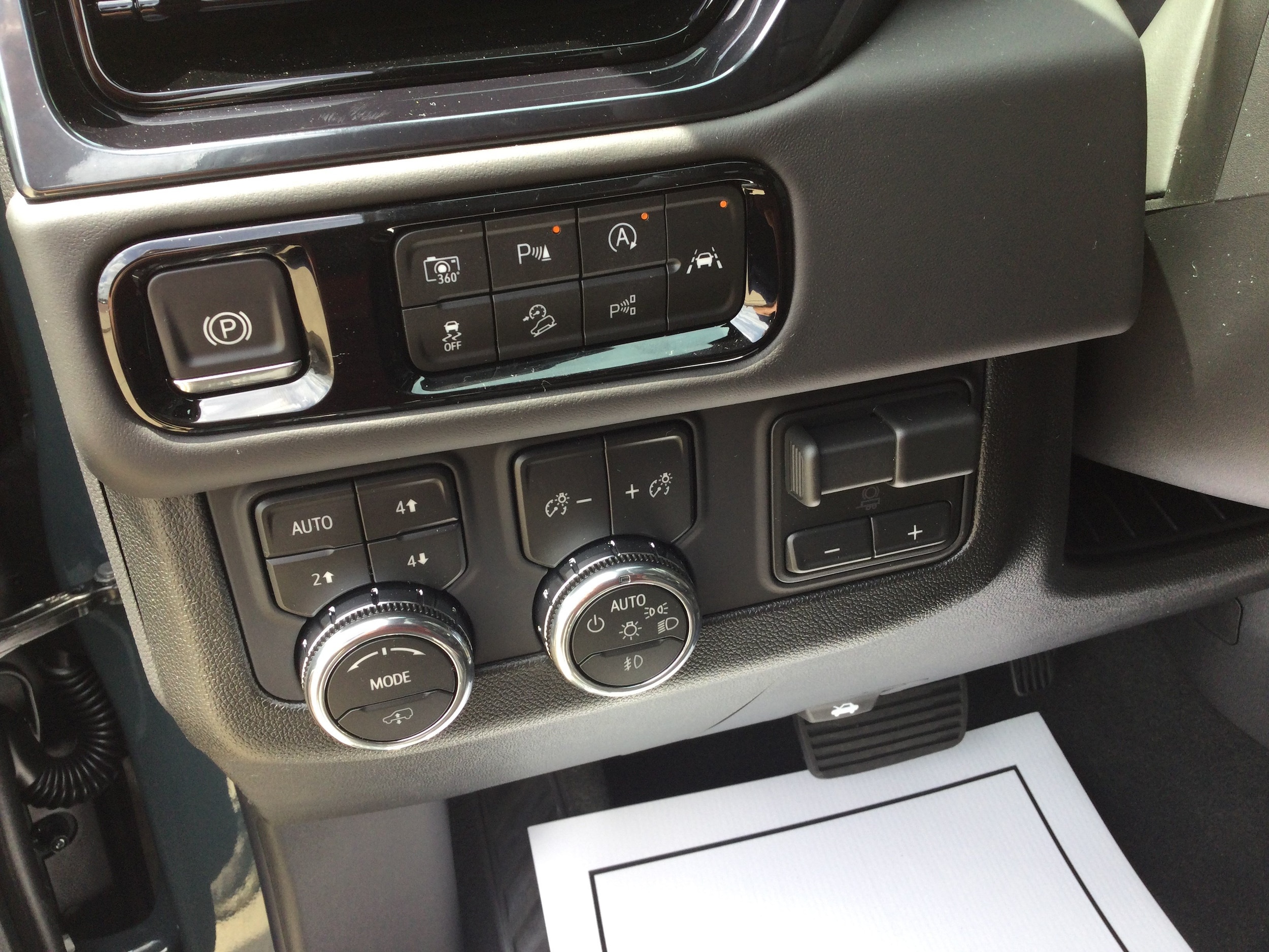 2026 GMC Yukon XL AT4 Ultimate - Photo 12