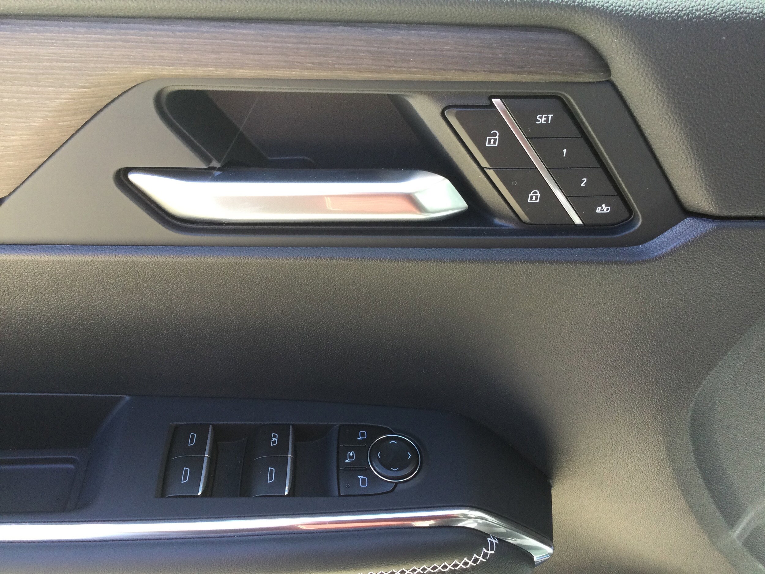 2026 GMC Acadia Denali - Photo 9
