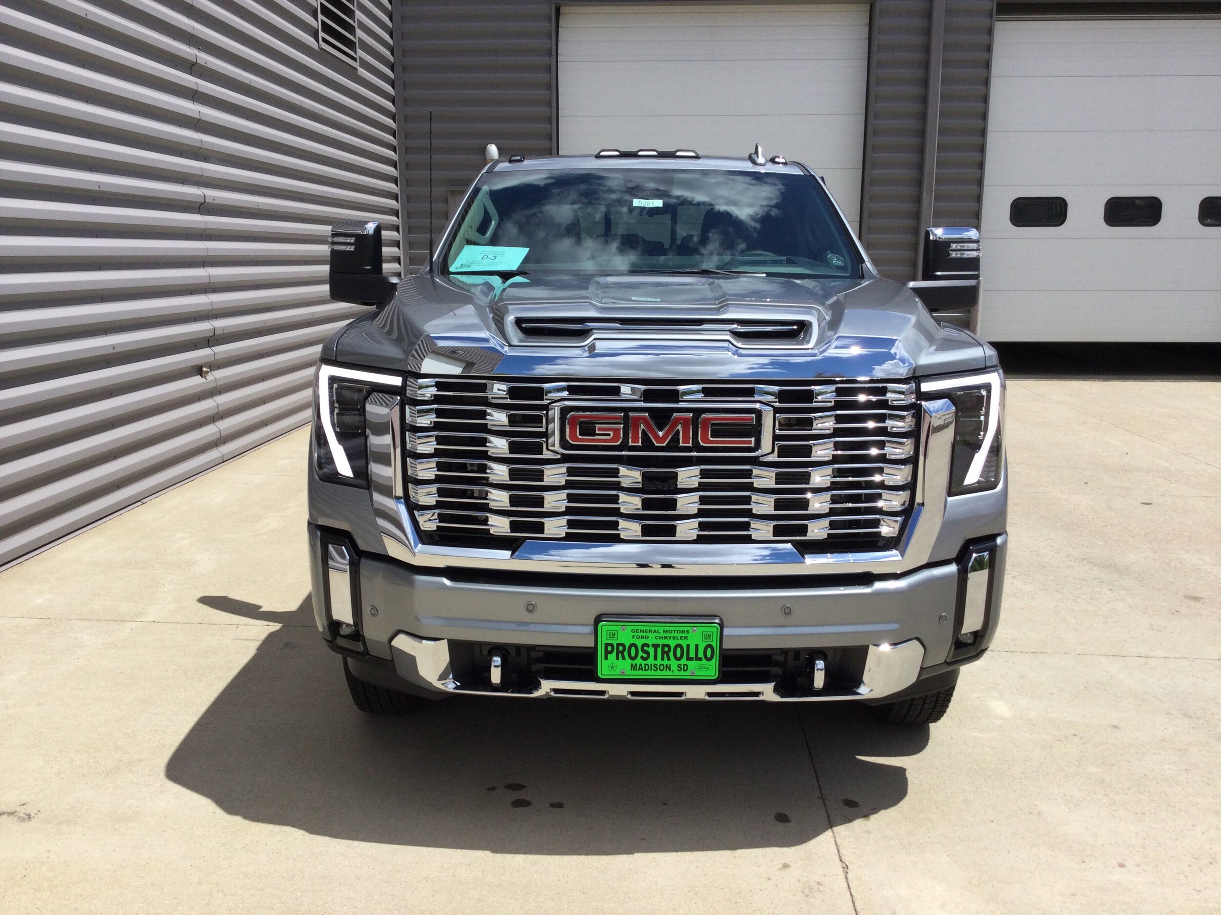 2025 Gmc Sierra 3500 HD Denali photo 3