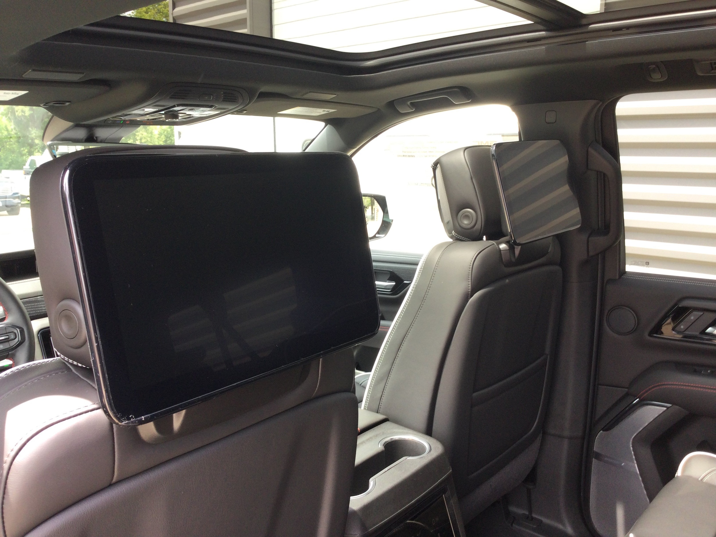 2026 GMC Yukon XL AT4 Ultimate - Photo 8