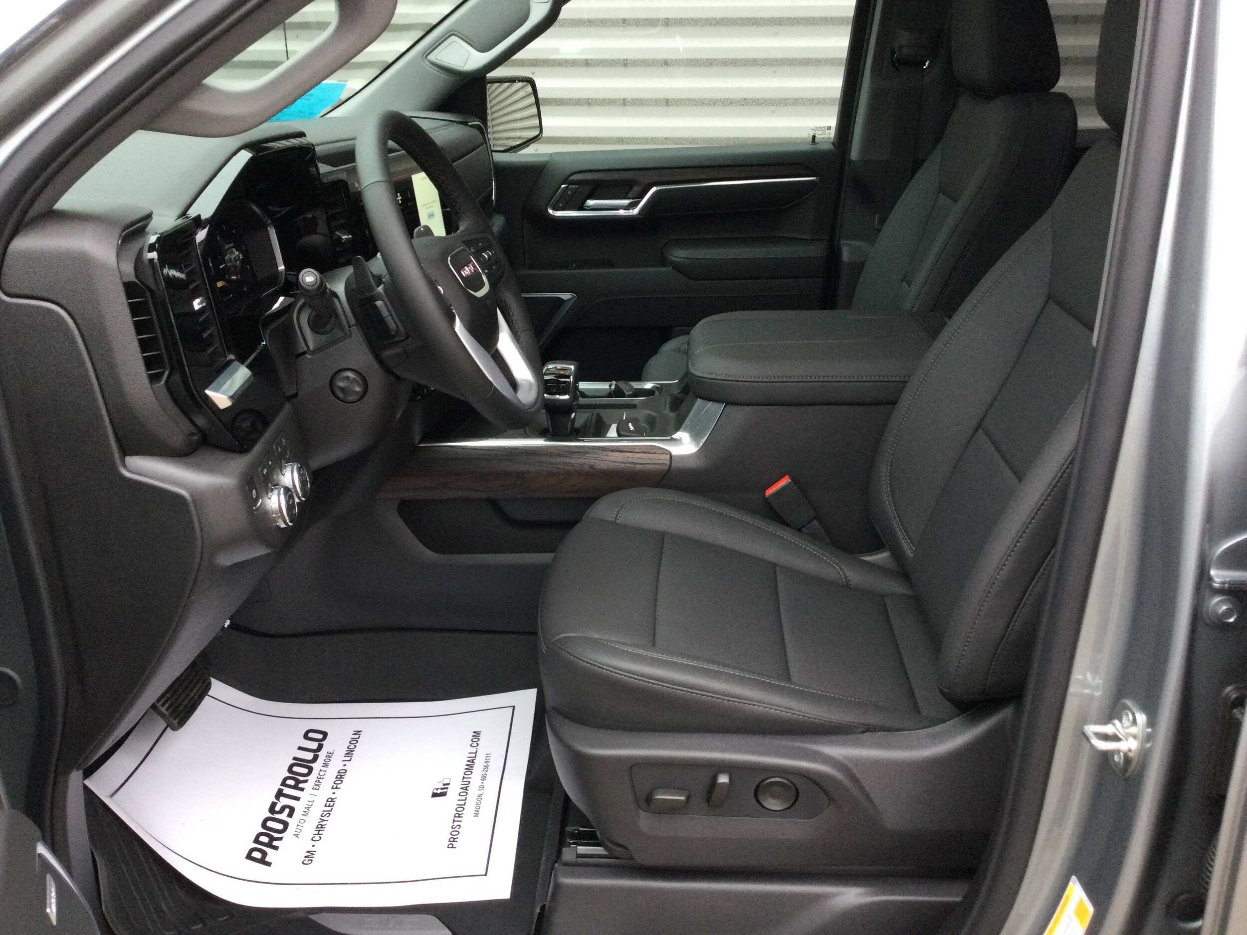 2026 GMC Sierra 1500 SLT - Photo 9