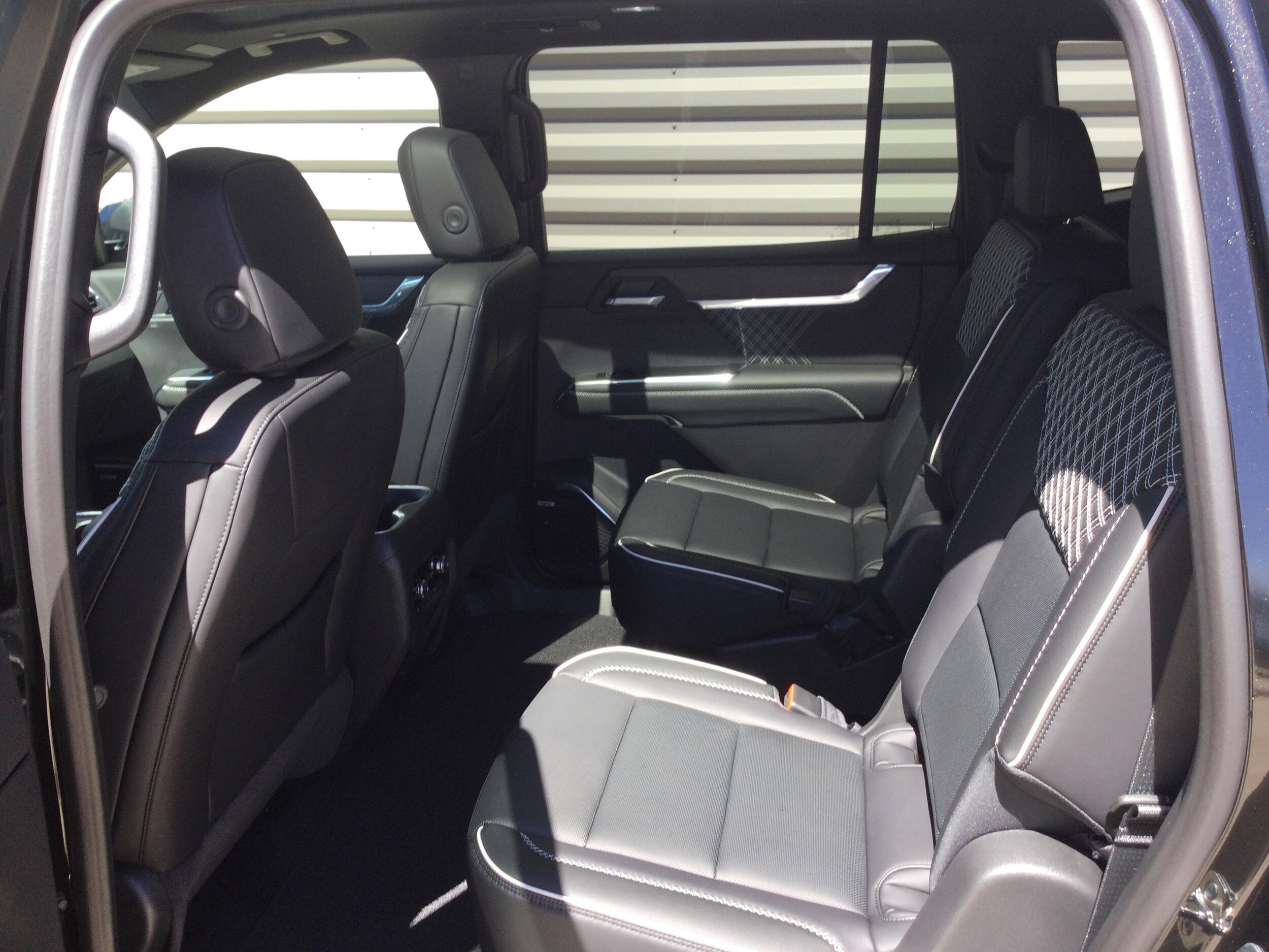2026 GMC Acadia Denali - Photo 6