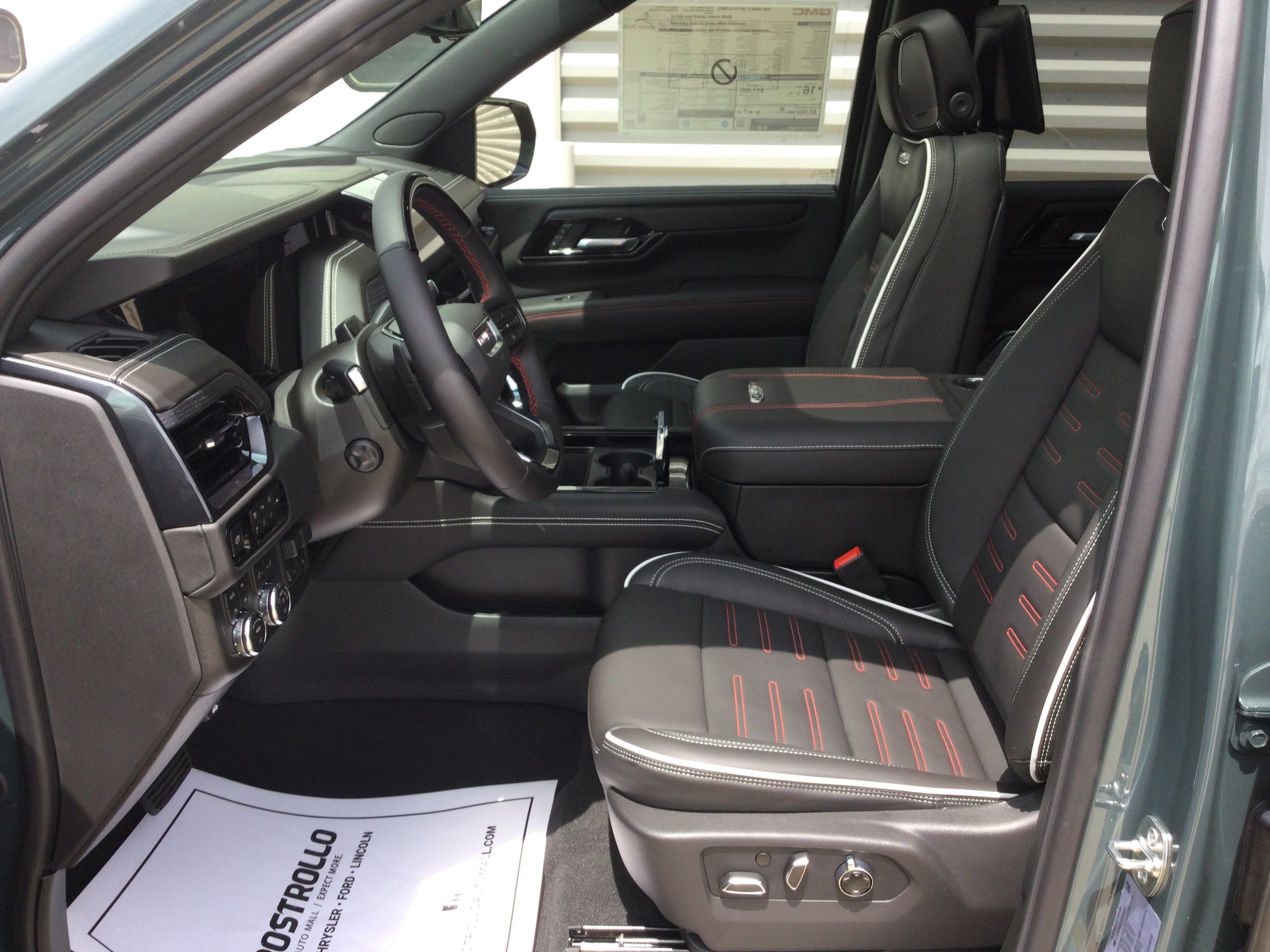 2026 GMC Yukon XL AT4 Ultimate - Photo 10
