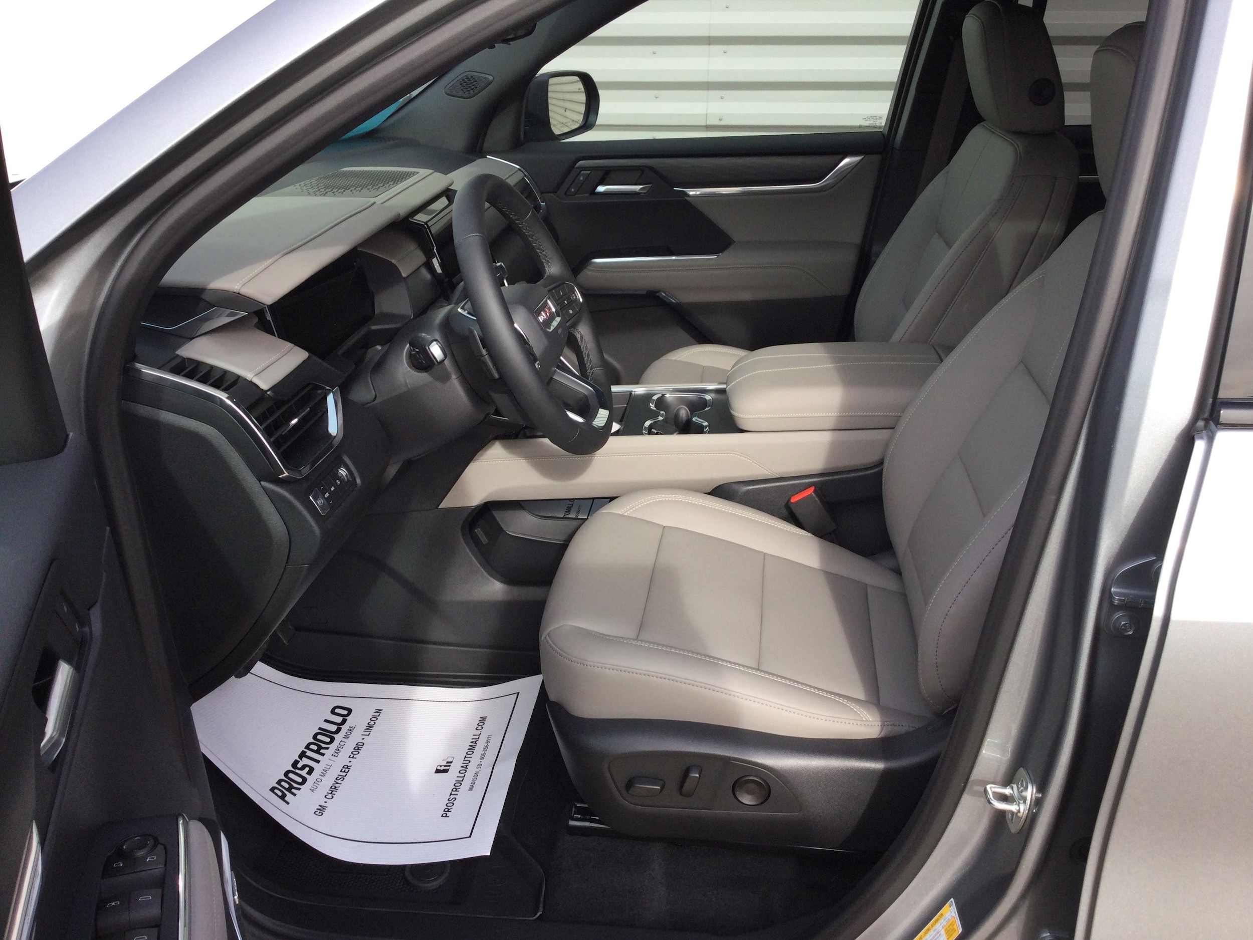 2026 GMC Acadia Elevation - Photo 7