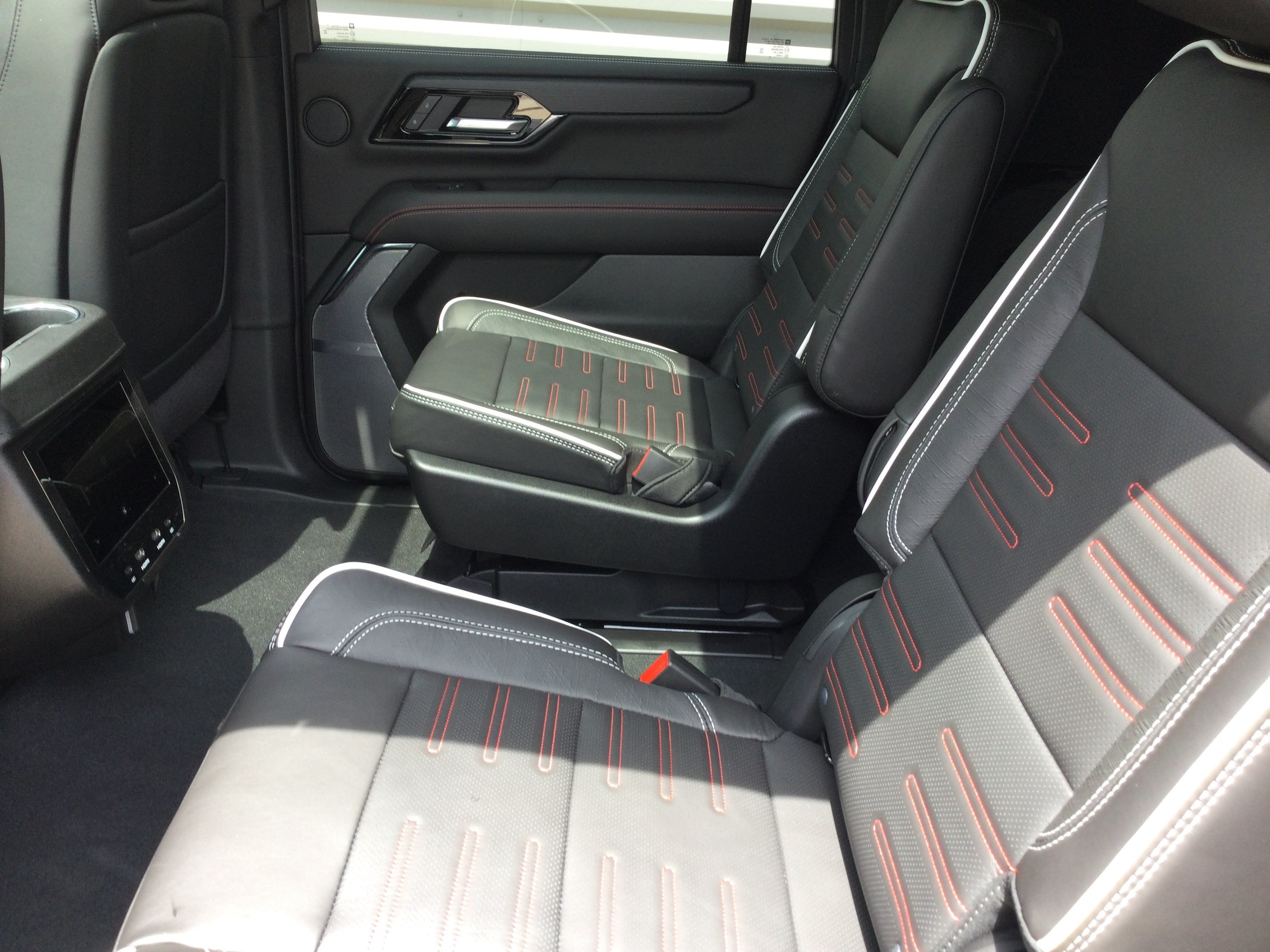 2026 GMC Yukon XL AT4 Ultimate - Photo 7