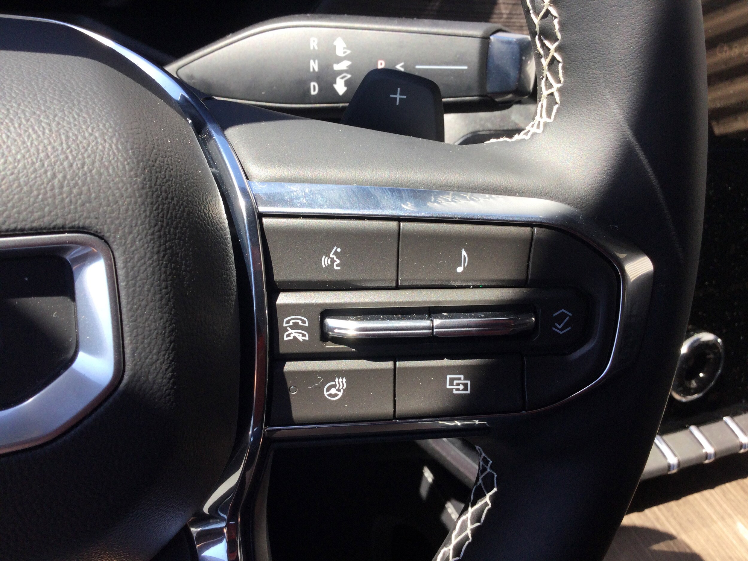 2026 GMC Acadia Denali - Photo 14