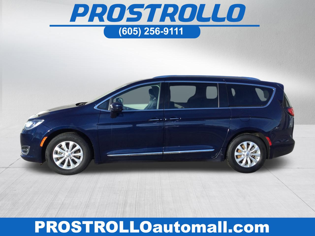 2019 Chrysler Pacifica Touring L's photo