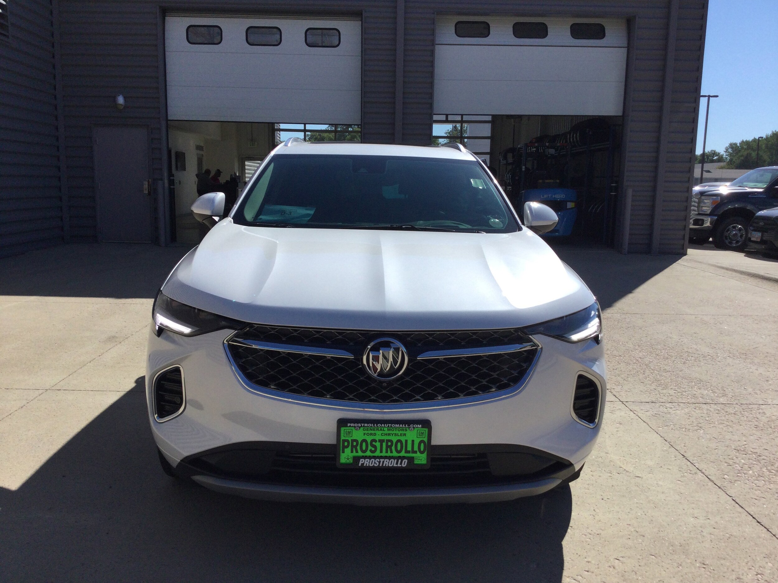 2023 Buick Envision Avenir photo 2