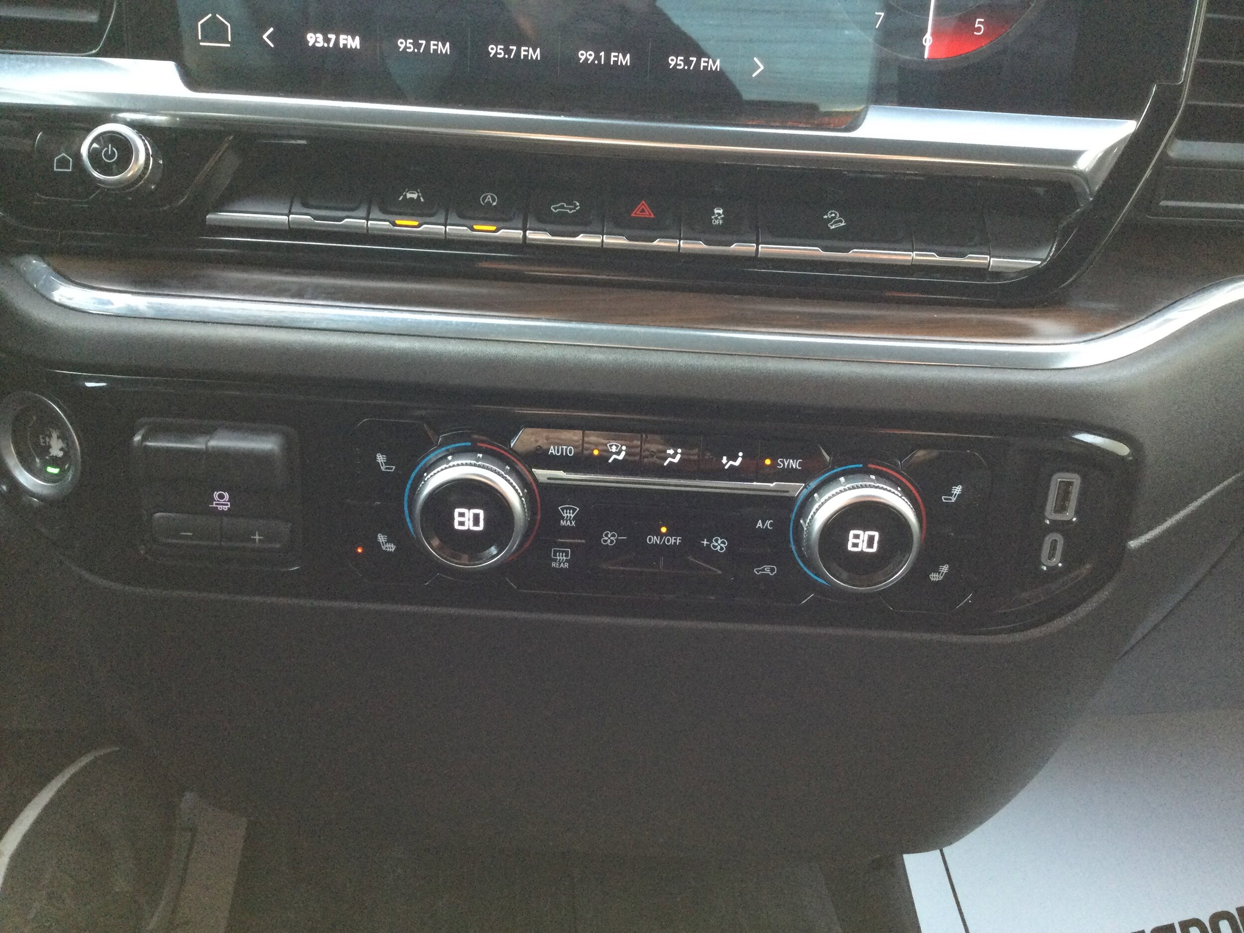 2024 GMC Sierra 1500 SLT - Photo 12