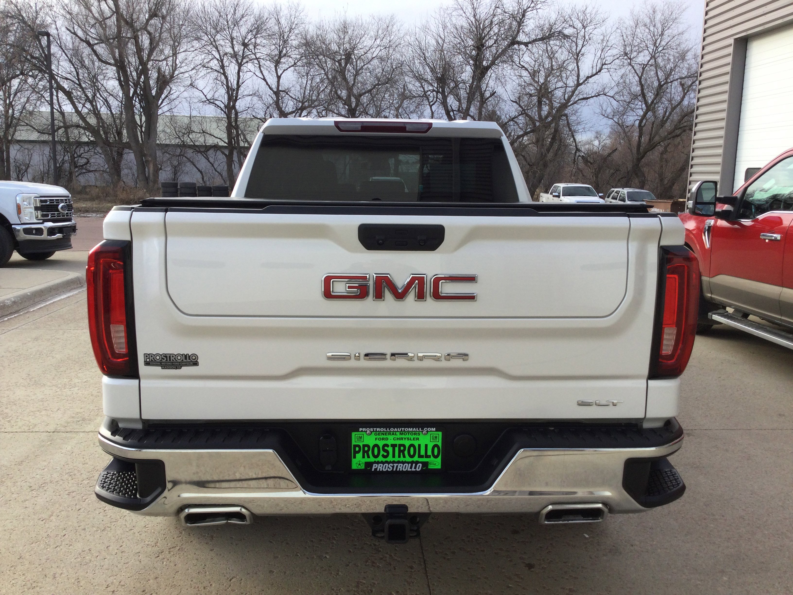 2024 GMC Sierra 1500 SLT - Photo 4
