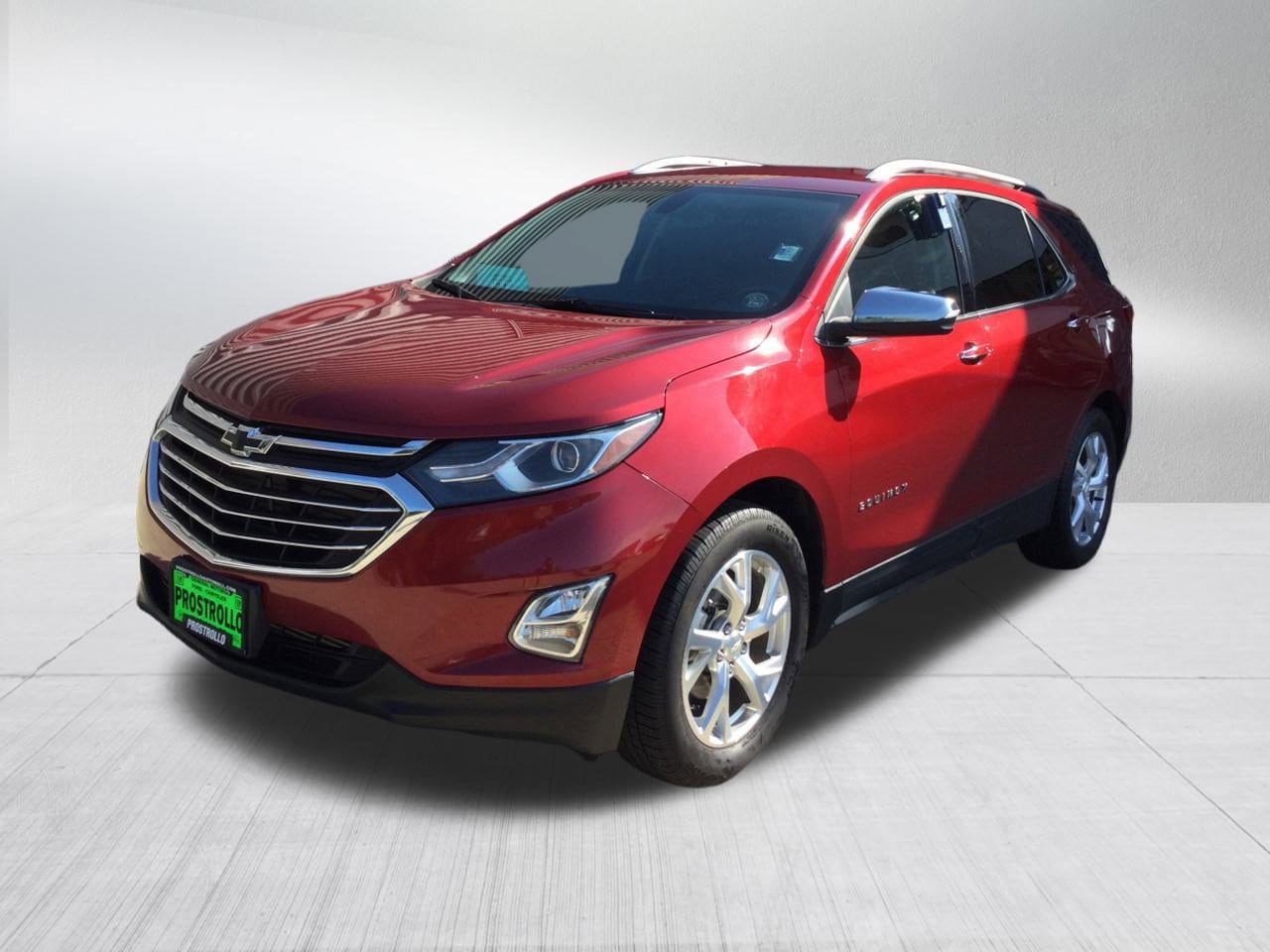 Used 2018 Chevrolet Equinox Premier with VIN 2GNAXMEV8J6323336 for sale in Madison, SD