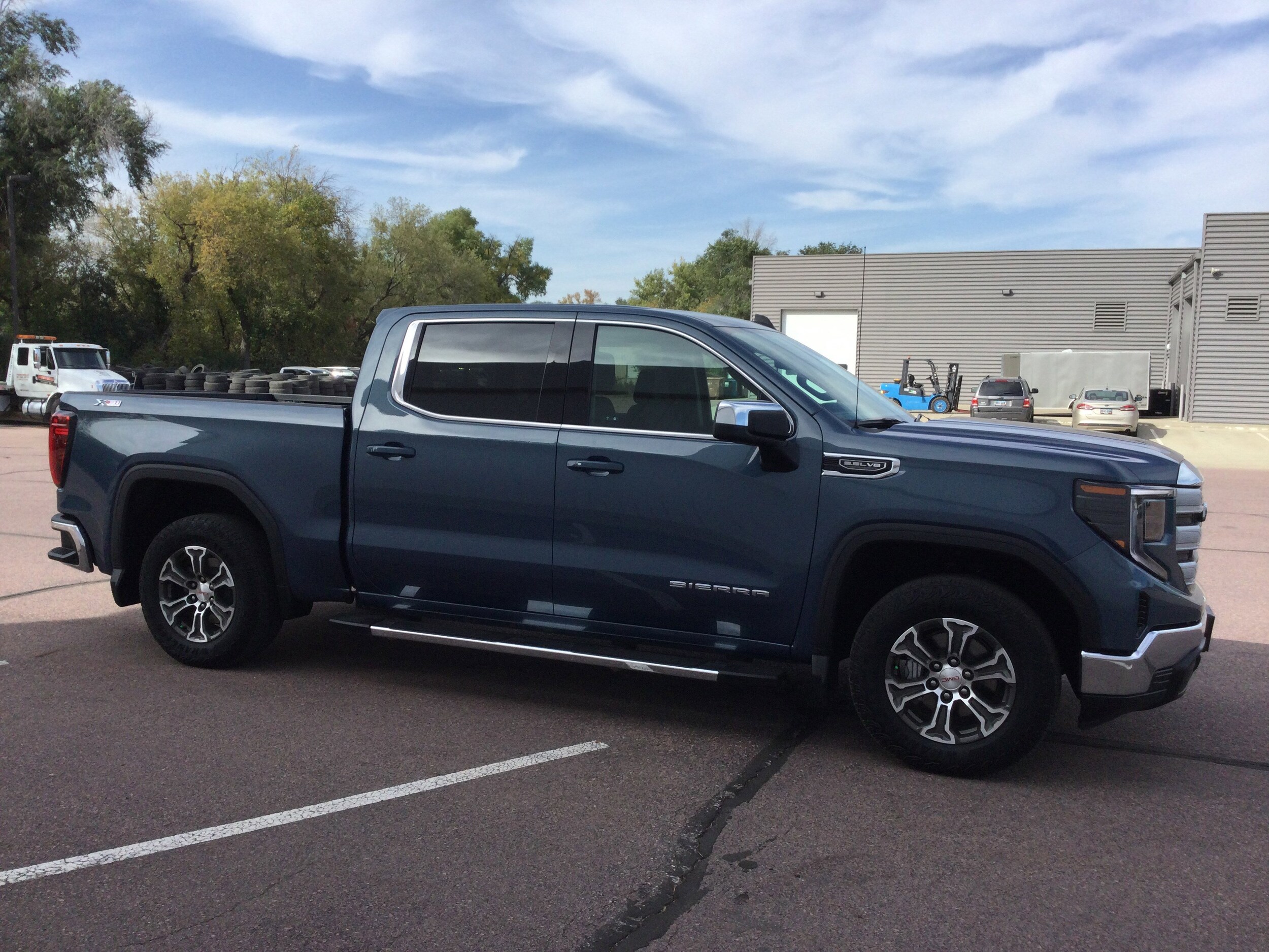 2024 Gmc Sierra 1500 SLE photo 3