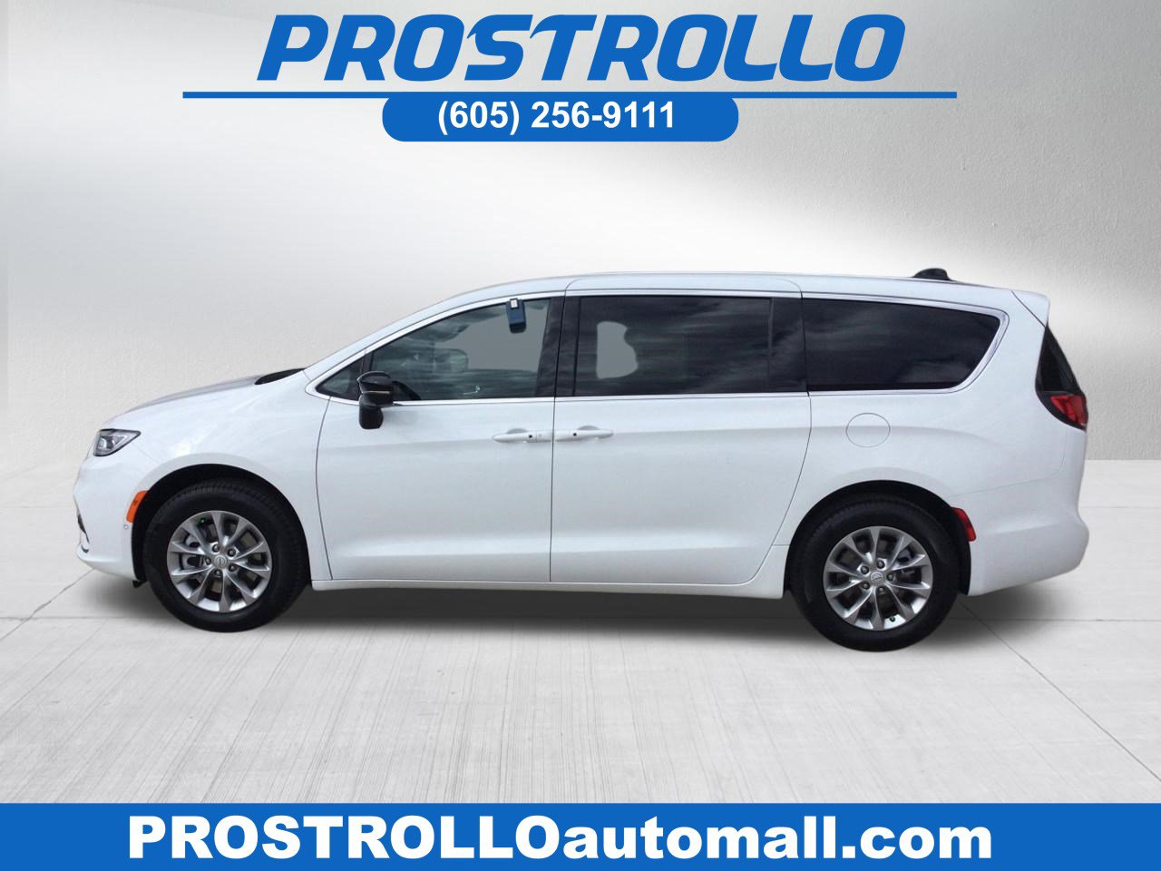 2026 Chrysler Pacifica Select AWD's photo