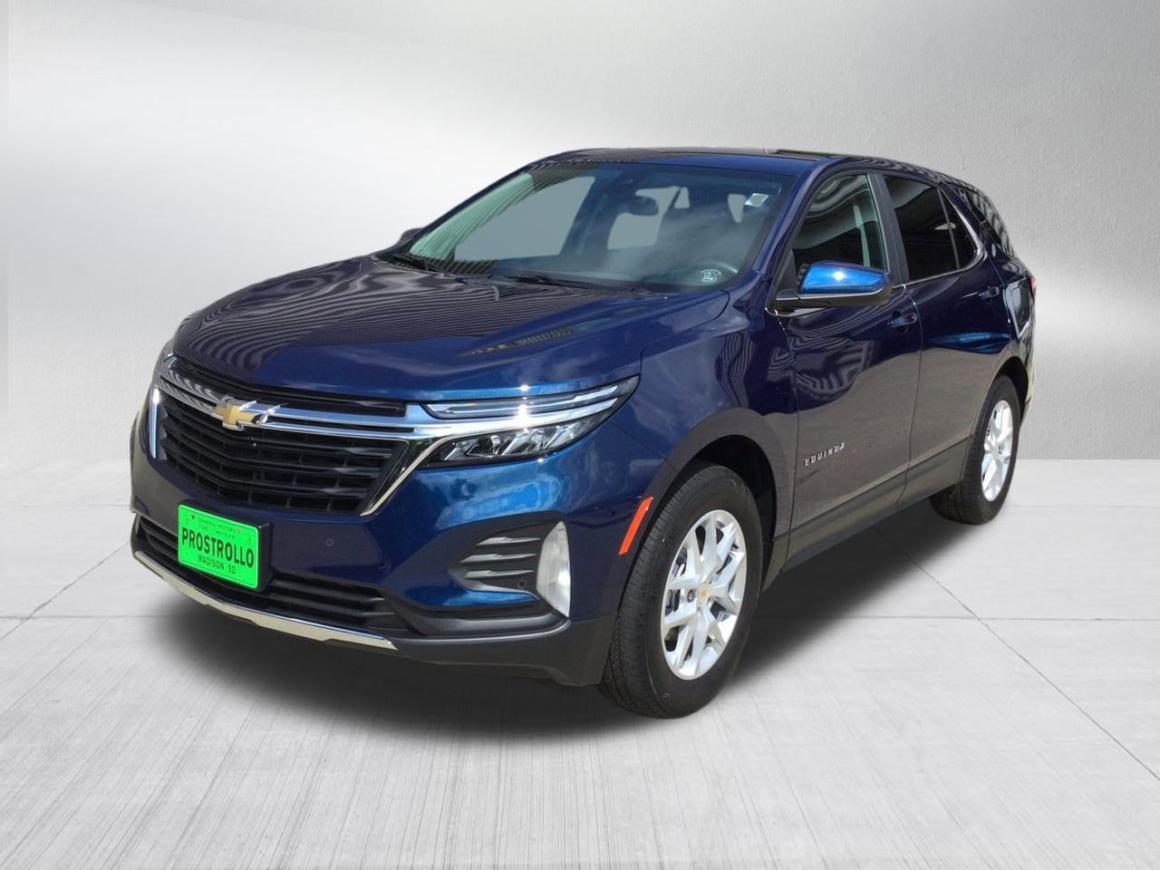 Used 2022 Chevrolet Equinox LT with VIN 3GNAXUEV2NL294434 for sale in Madison, SD