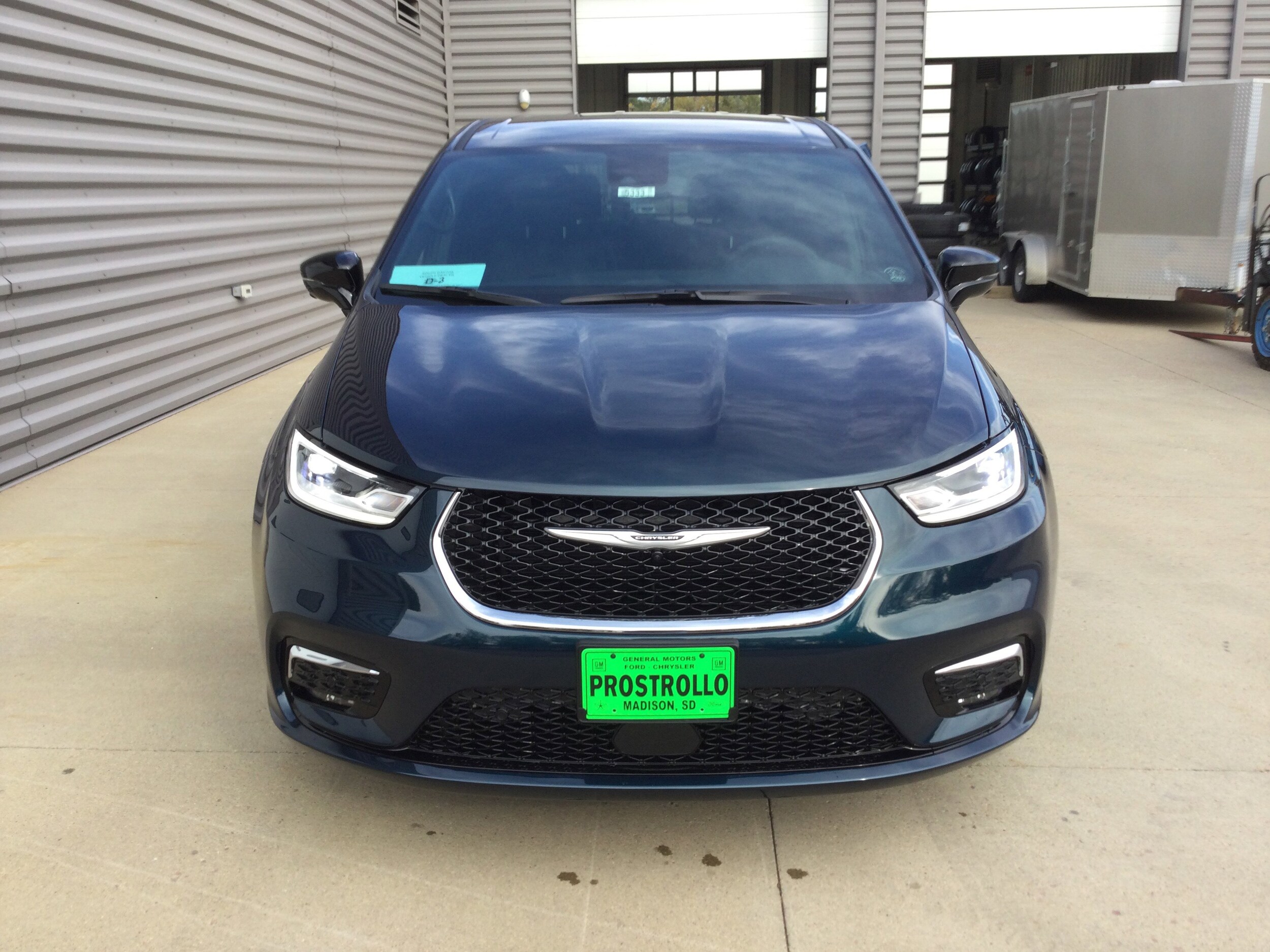 2025 Chrysler Pacifica photo 3