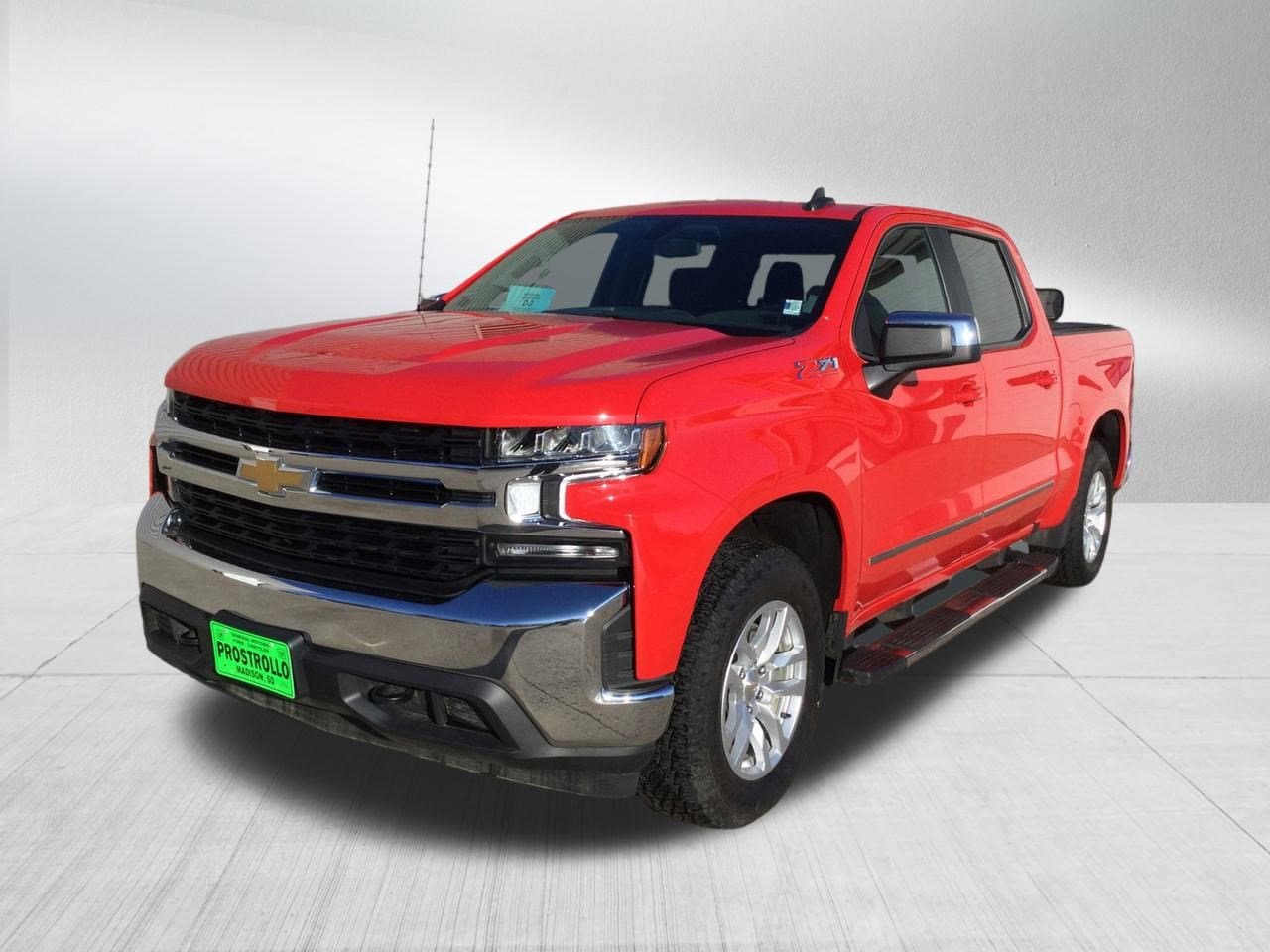 Used 2021 Chevrolet Silverado 1500 LT with VIN 3GCUYDEDXMG311367 for sale in Madison, SD
