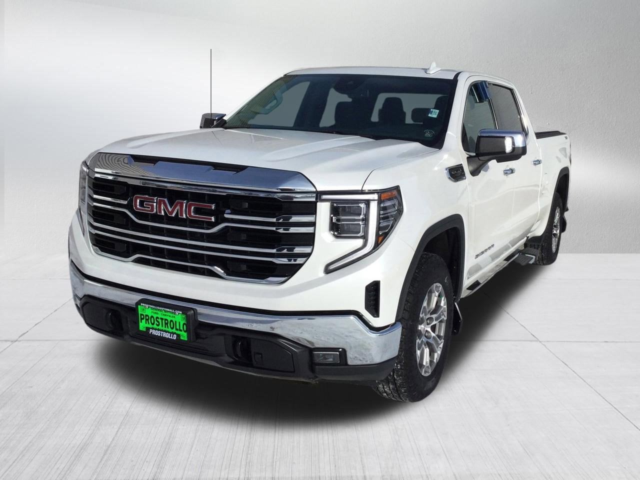 Used 2022 GMC Sierra 1500 SLT with VIN 3GTUUDED4NG584558 for sale in Madison, SD