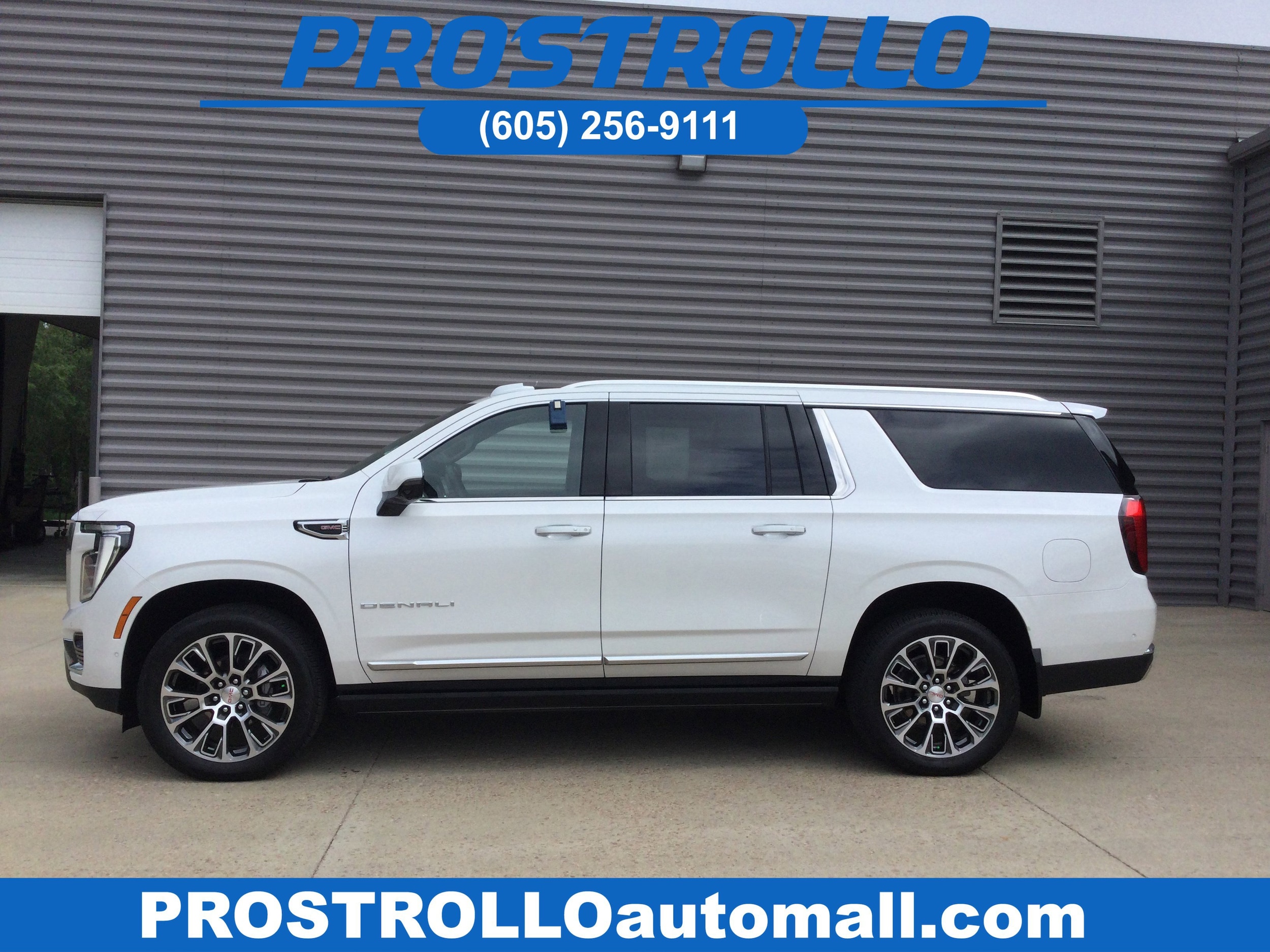 2025 GMC Yukon Denali AWD's photo