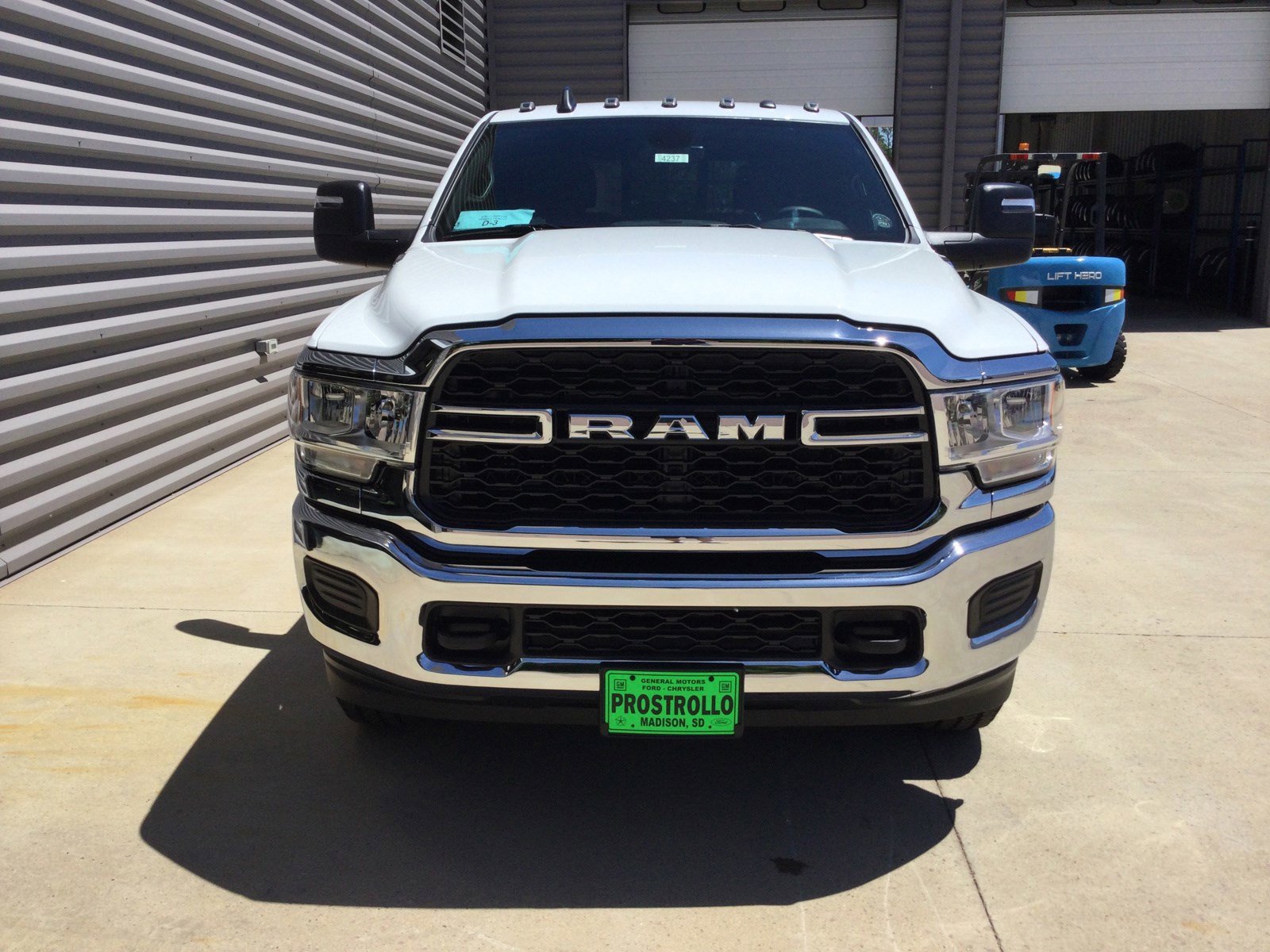 2024 Ram 2500 Tradesman photo 3