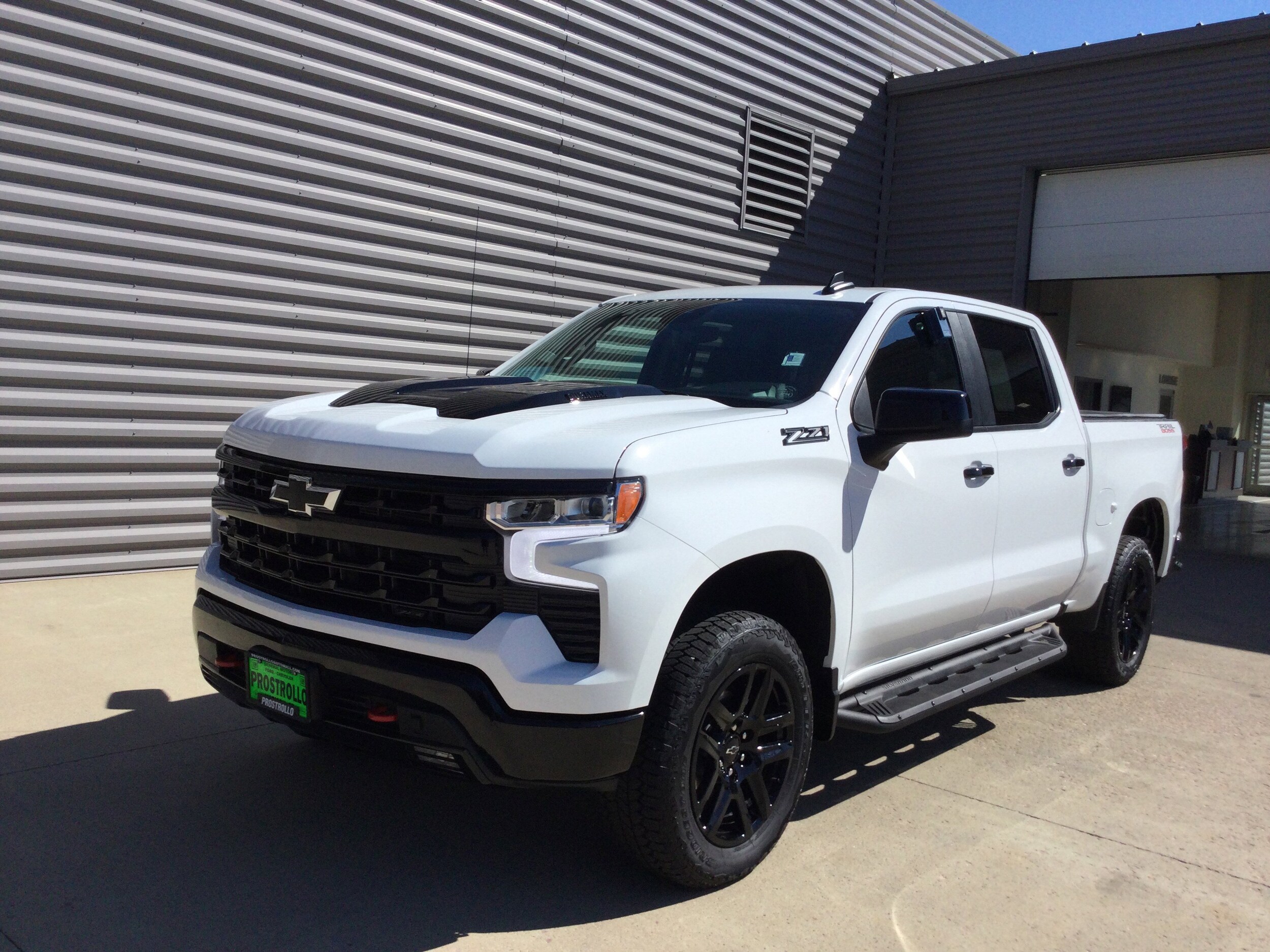 2025 Chevrolet Silverado 1500 LT Trail Boss photo 2