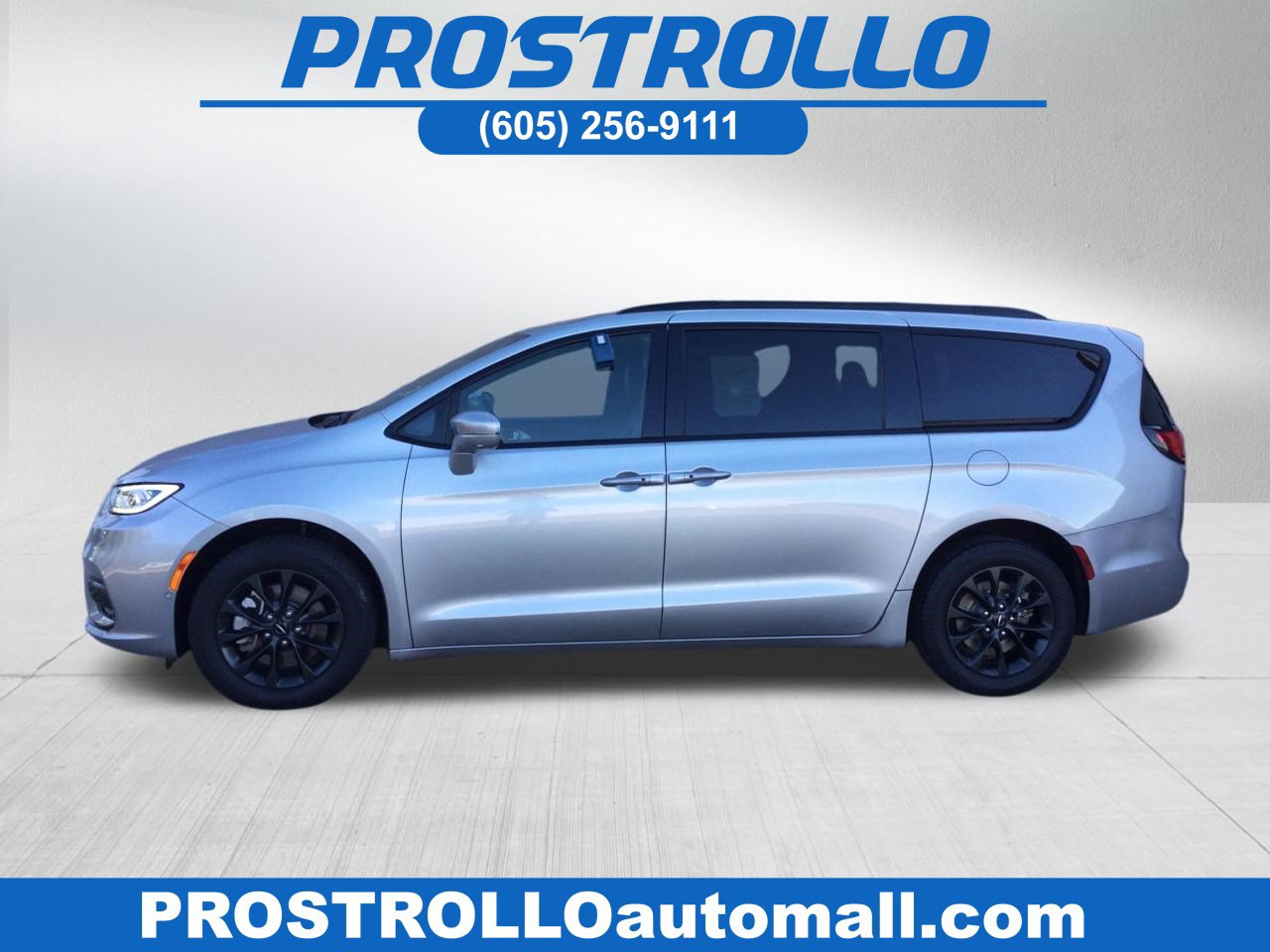 2021 Chrysler Pacifica Limited's photo