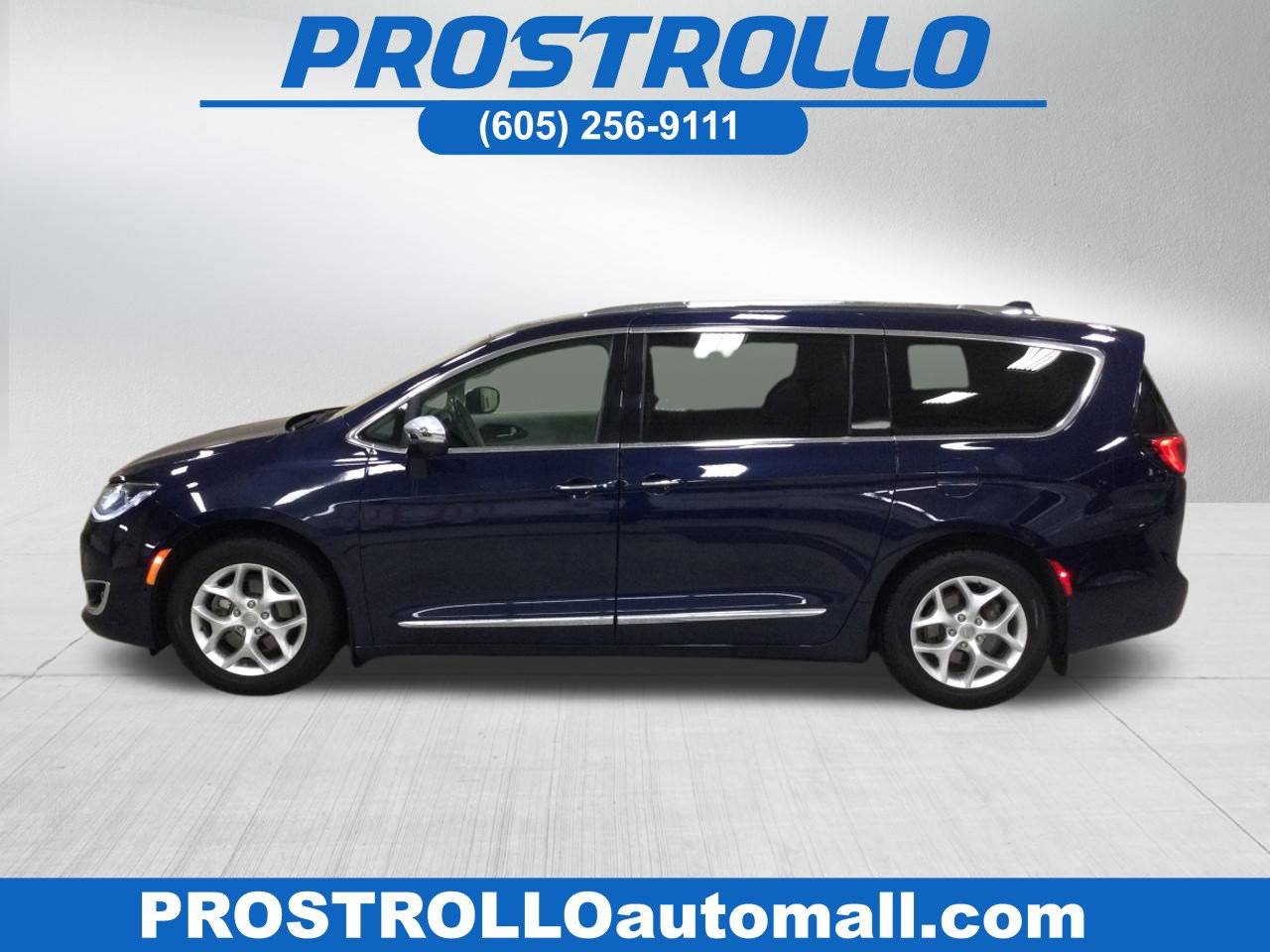 2020 Chrysler Pacifica Limited's photo