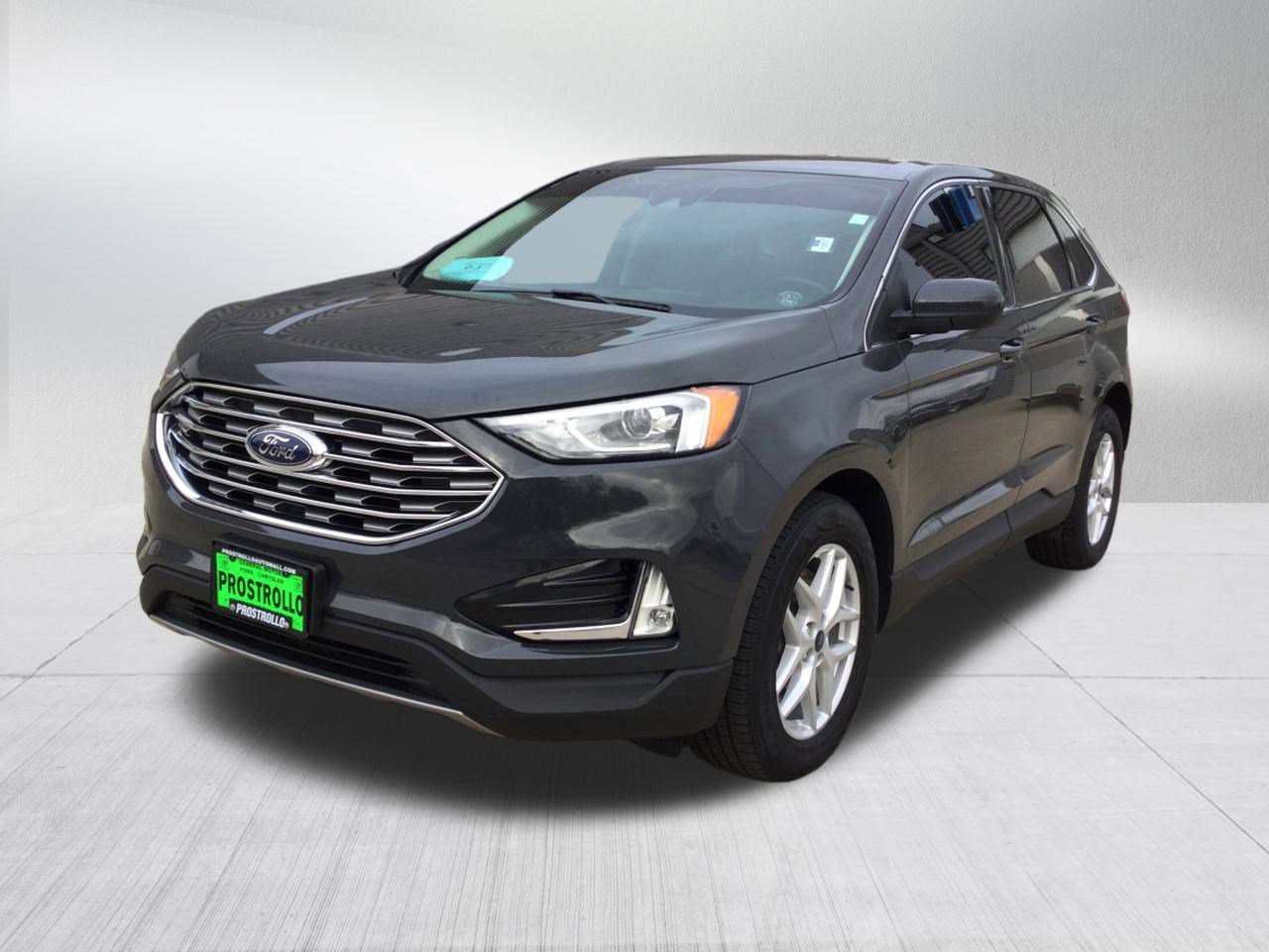 2021 Ford Edge Titanium photo 2