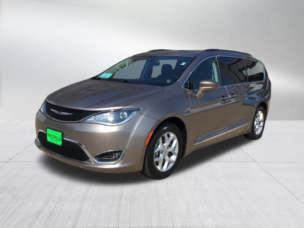 Used 2017 Chrysler Pacifica Touring-L with VIN 2C4RC1BG1HR668440 for sale in Madison, SD
