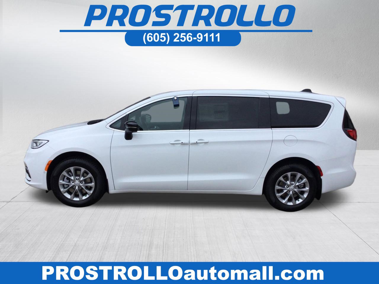 2026 Chrysler Pacifica Limited AWD's photo