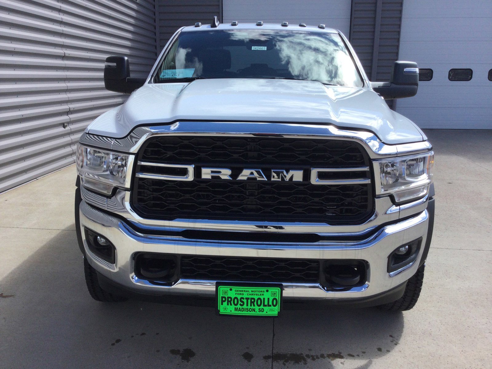 2024 Ram 5500 Tradesman photo 3