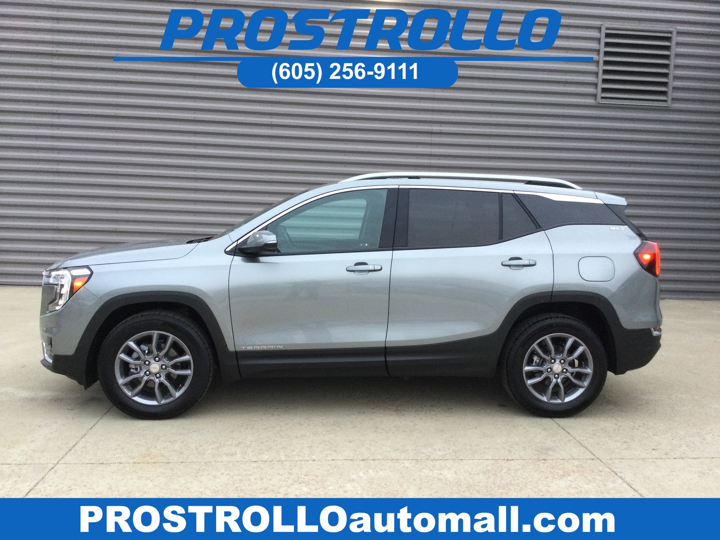 2024 GMC Terrain SLT's photo