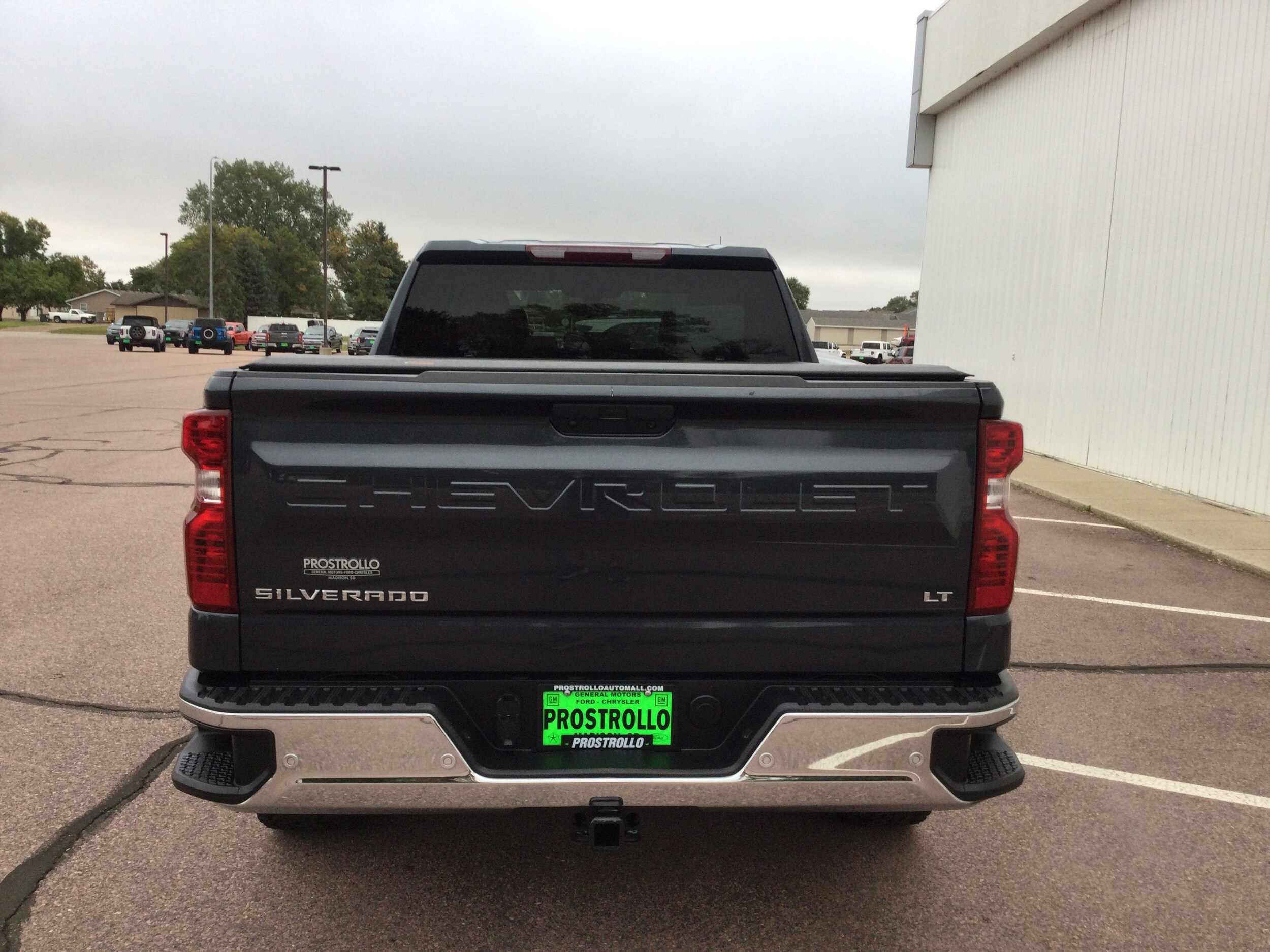 2021 Chevrolet Silverado 1500 LT photo 2