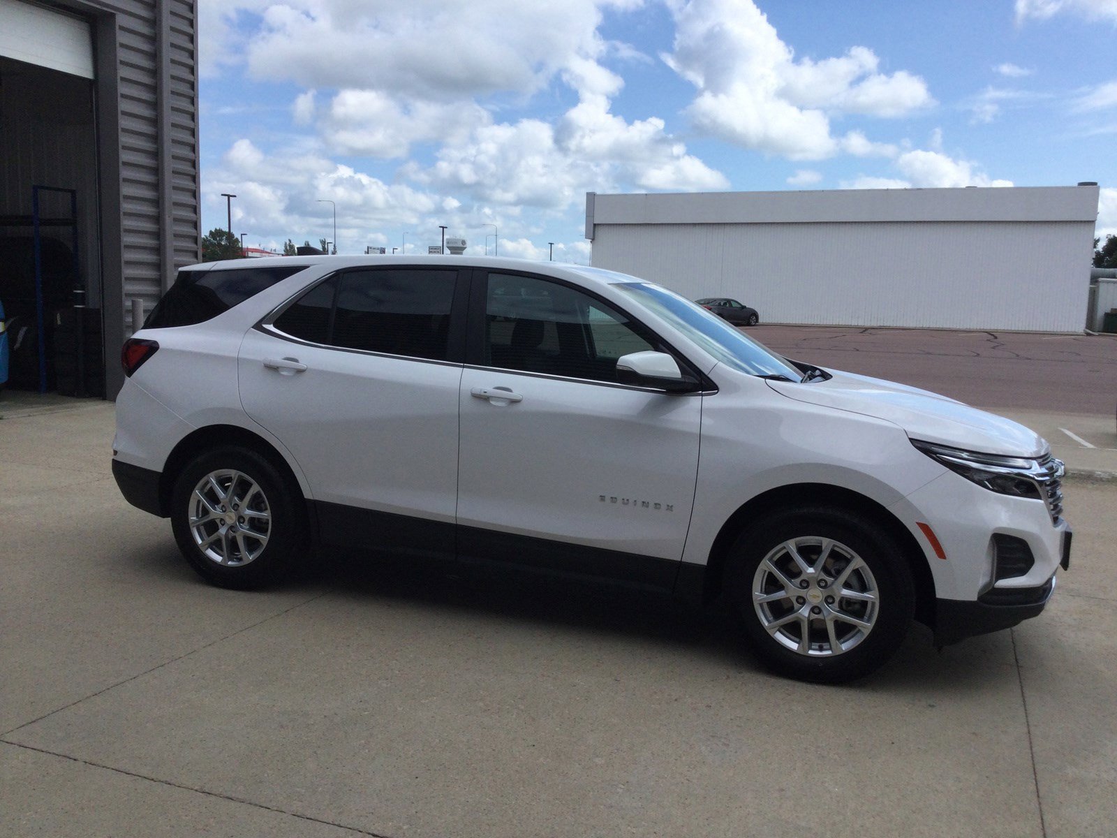 2022 Chevrolet Equinox photo 3