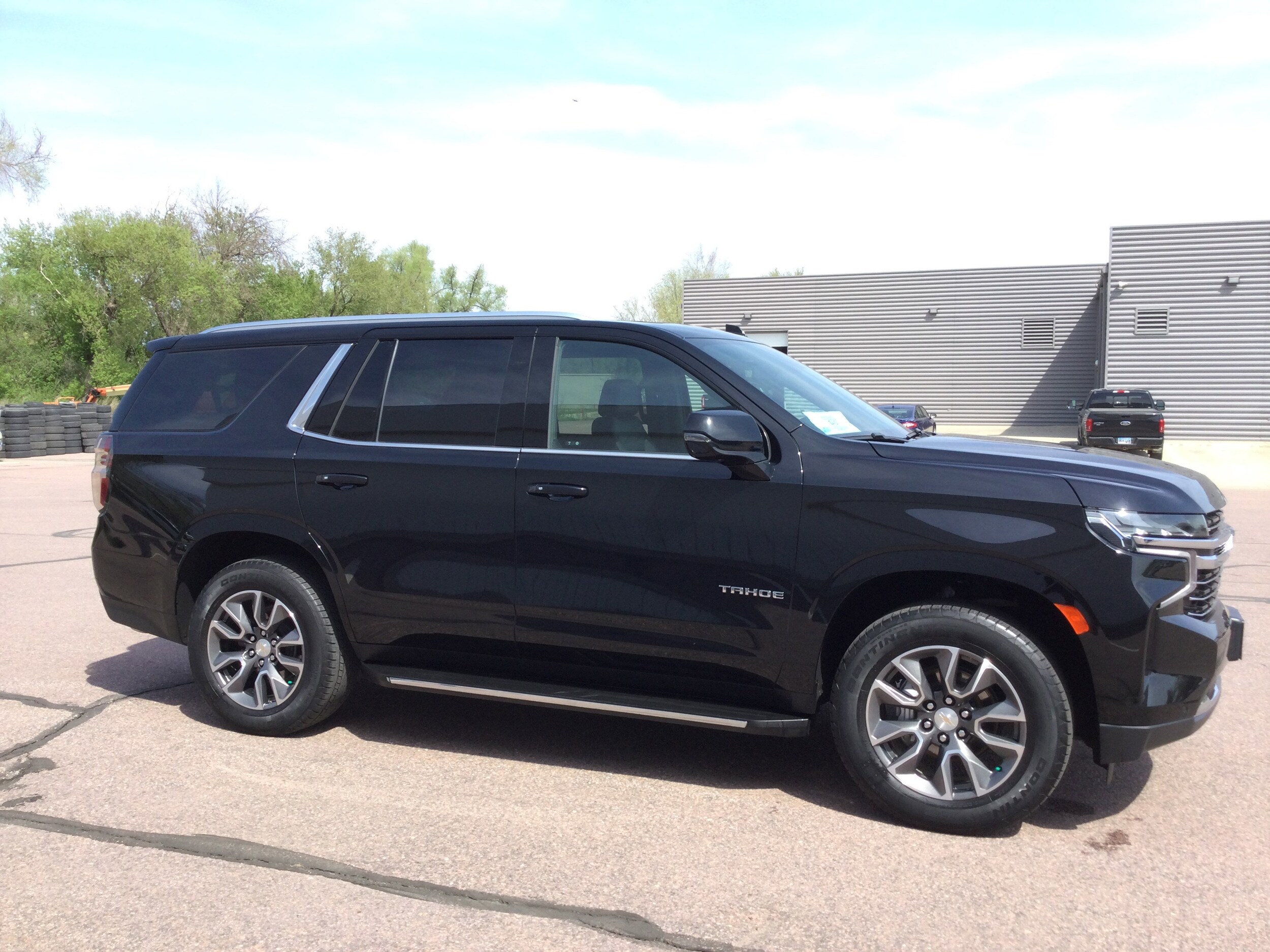 2022 Chevrolet Tahoe LT photo 3
