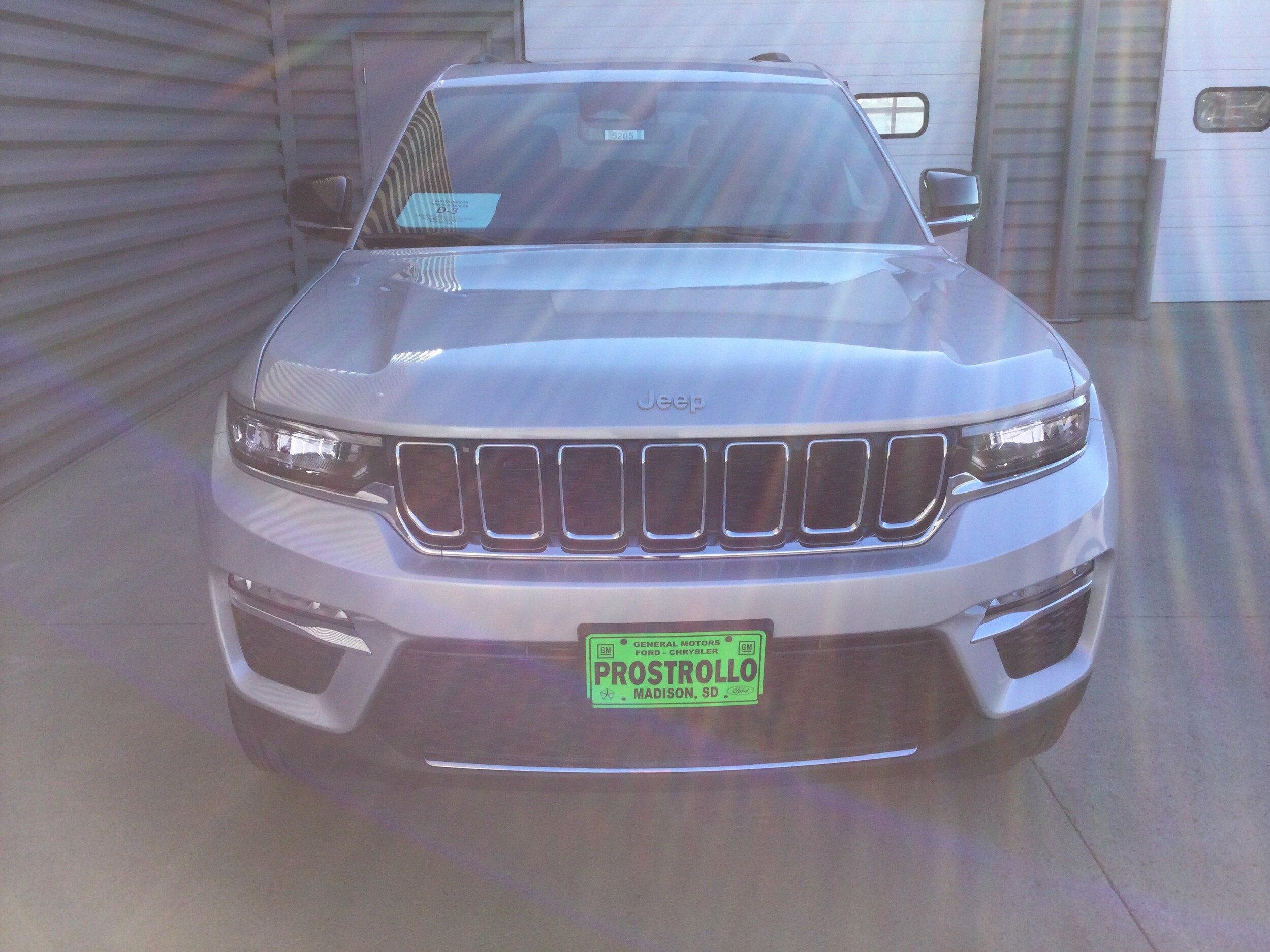 2025 Jeep Grand Cherokee Limited photo 3