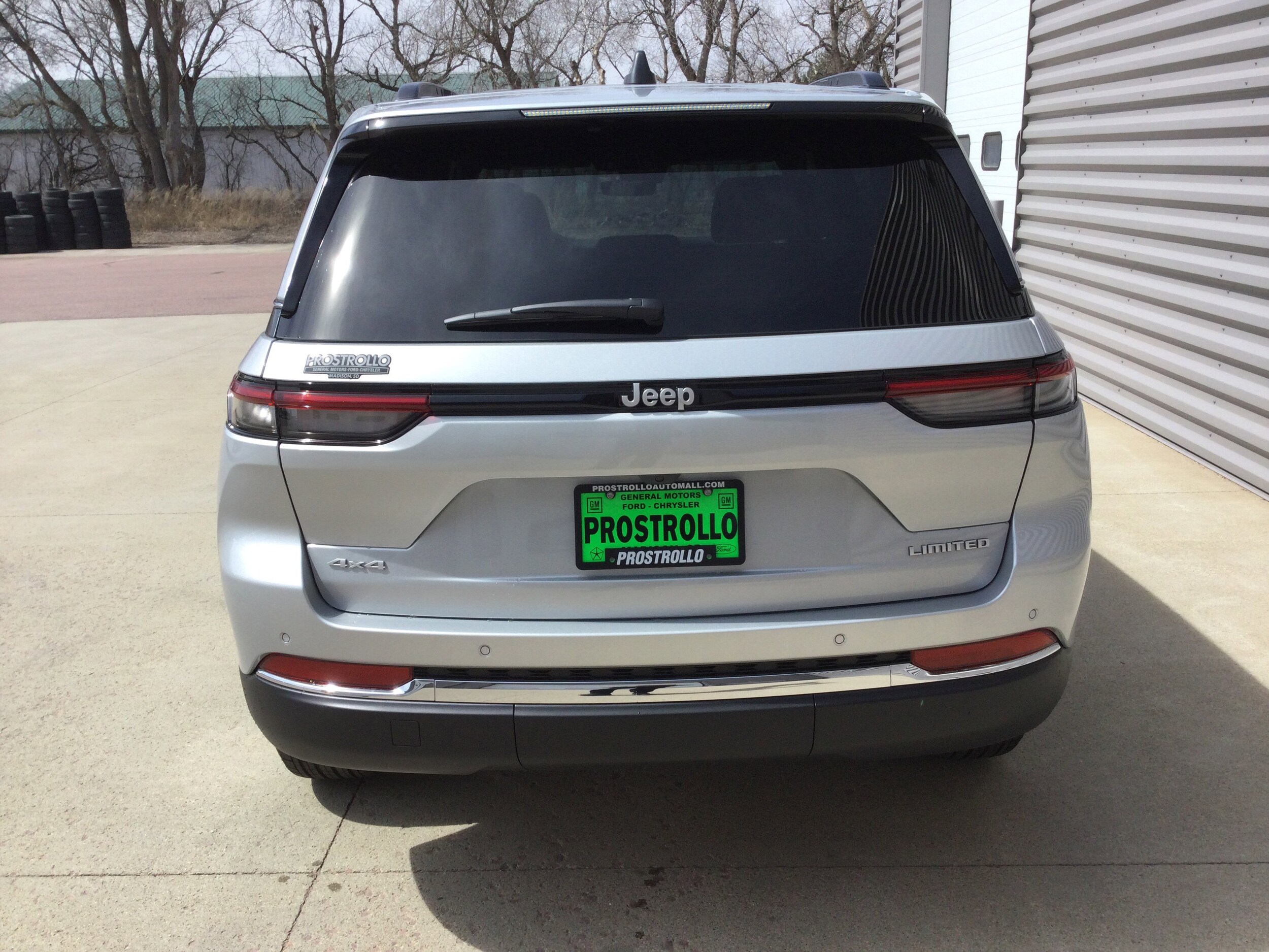 2025 Jeep Grand Cherokee Limited photo 4