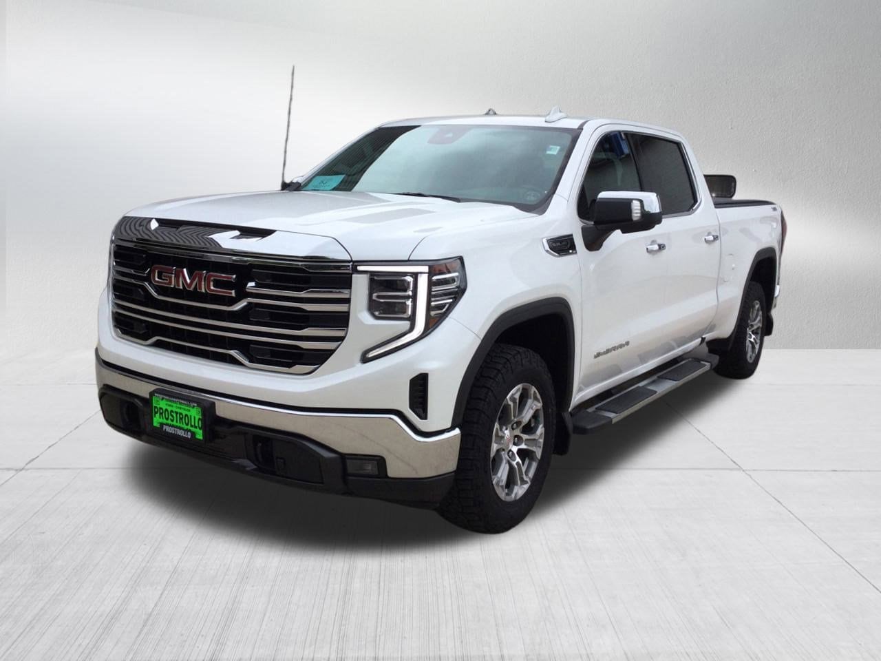 Used 2022 GMC Sierra 1500 SLT with VIN 3GTUUDED4NG584558 for sale in Madison, SD