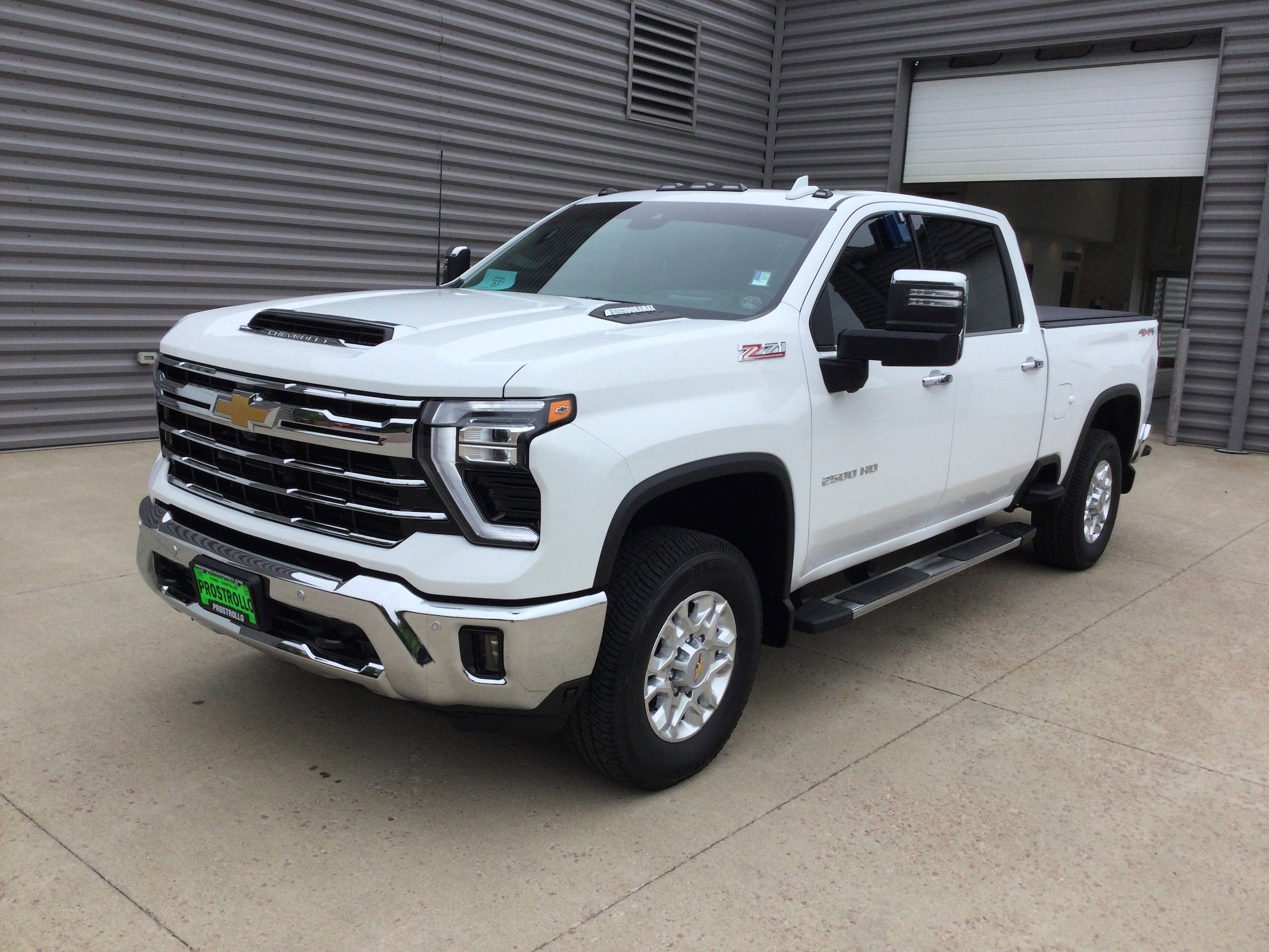 Used 2024 Chevrolet Silverado 2500HD LTZ with VIN 1GC4YPEY9RF107883 for sale in Madison, SD