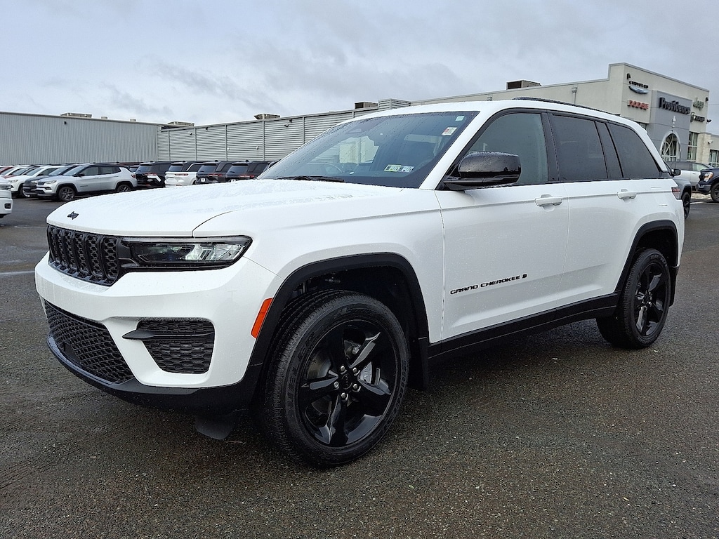New 2025 Jeep Grand Cherokee Altitude 4x4 Sport Utility